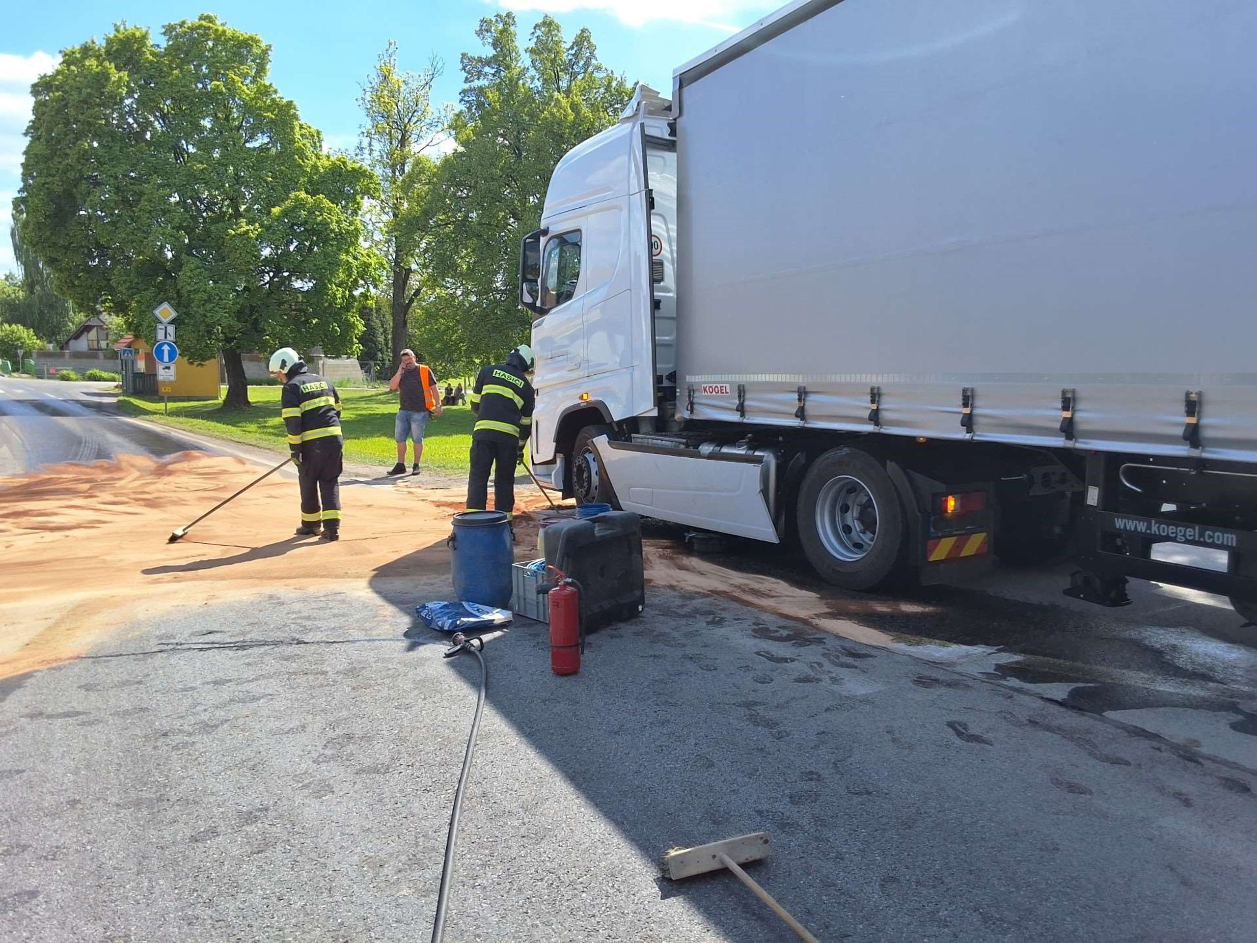 Masivní únik nafty v obci Přísečná na Českokrumlovsku (3) - Masivní únik nafty v jižních Čechách (3/5)