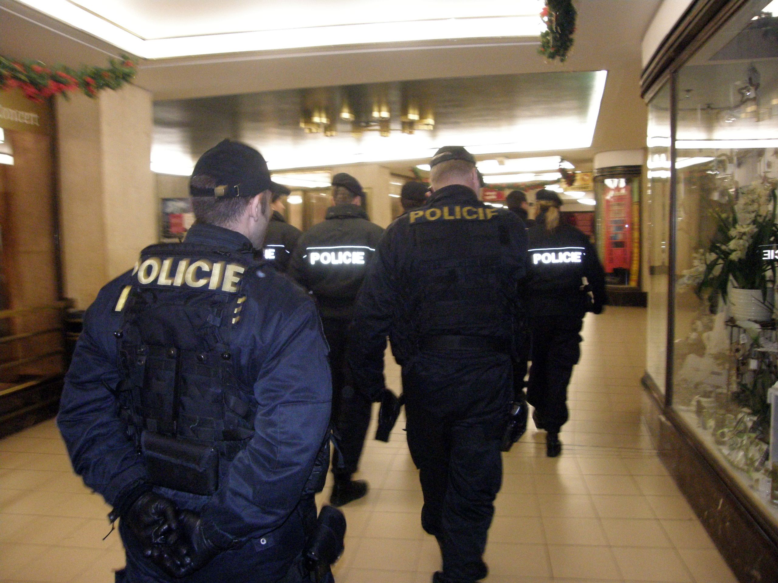 Policjení zátah na mladistvé opilce - 1 - GALERIE: Zátah na mladistvé opilce (1/9)