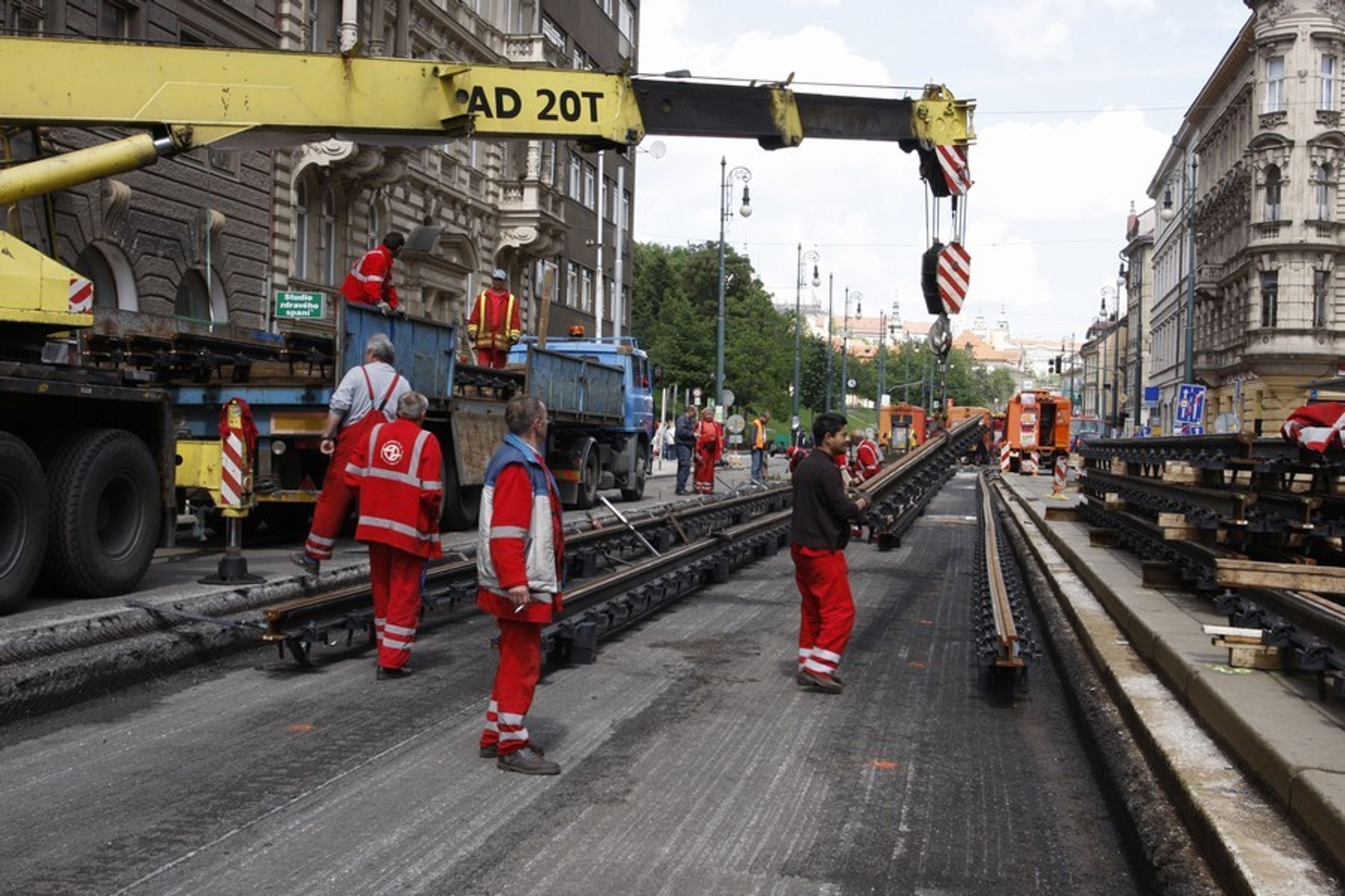 Výluka tramvajové trati-3 - GALERIE: tramvajaci (4/9)