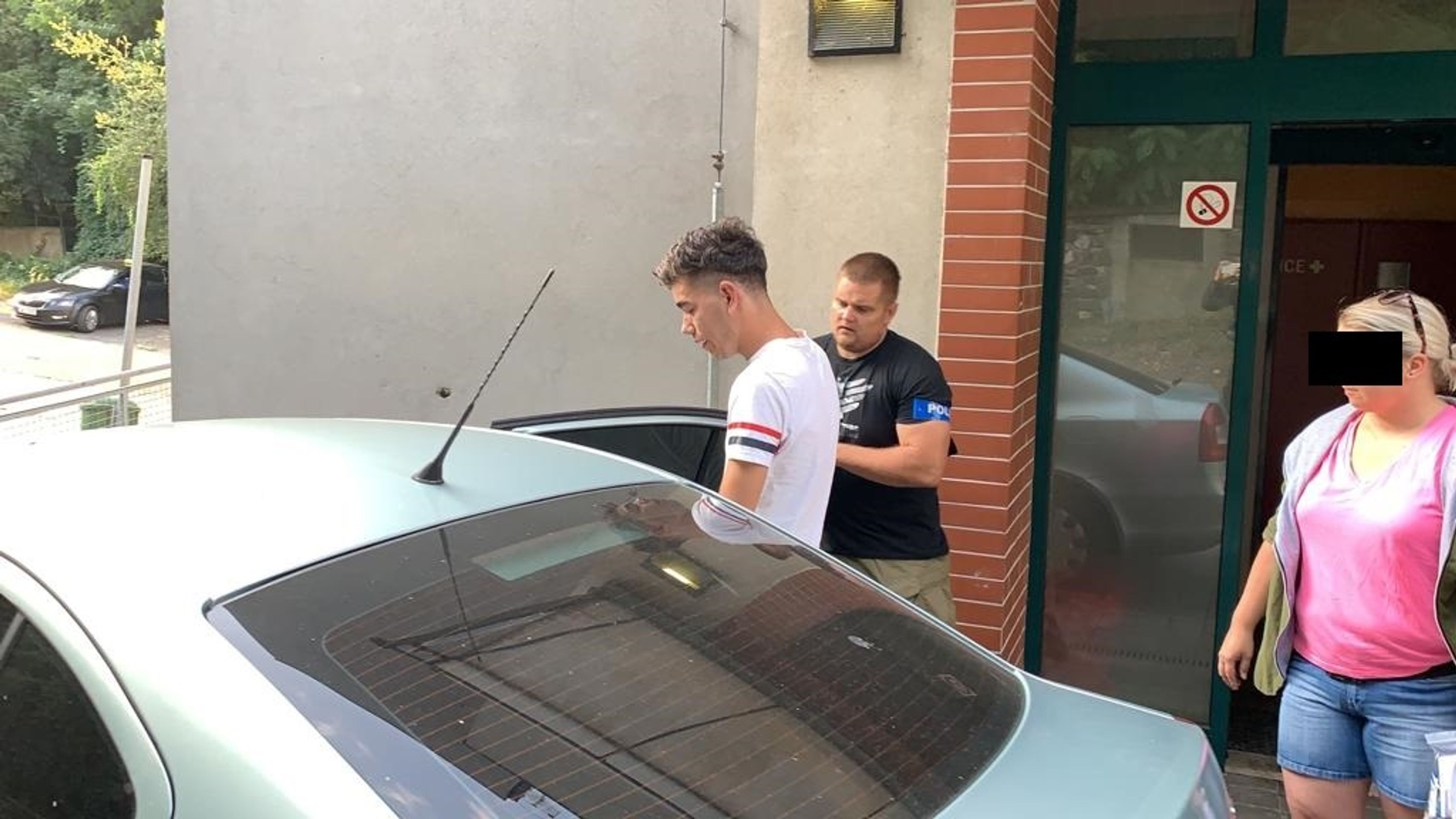 Finalista SuperStar Petr Borkovec skončil na záchytce - 3 - GALERIE: Finalista SuperStar Petr Borkovec skončil na záchytce (9/11)