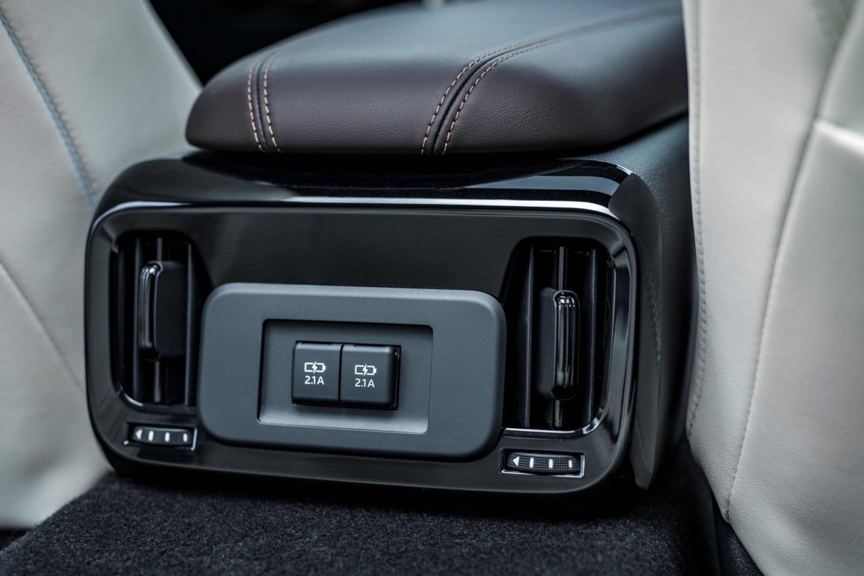 Vodíková Toyota Mirai druhé generace - 37 - Fotogalerie: Vodíková Toyota Mirai (14/25)