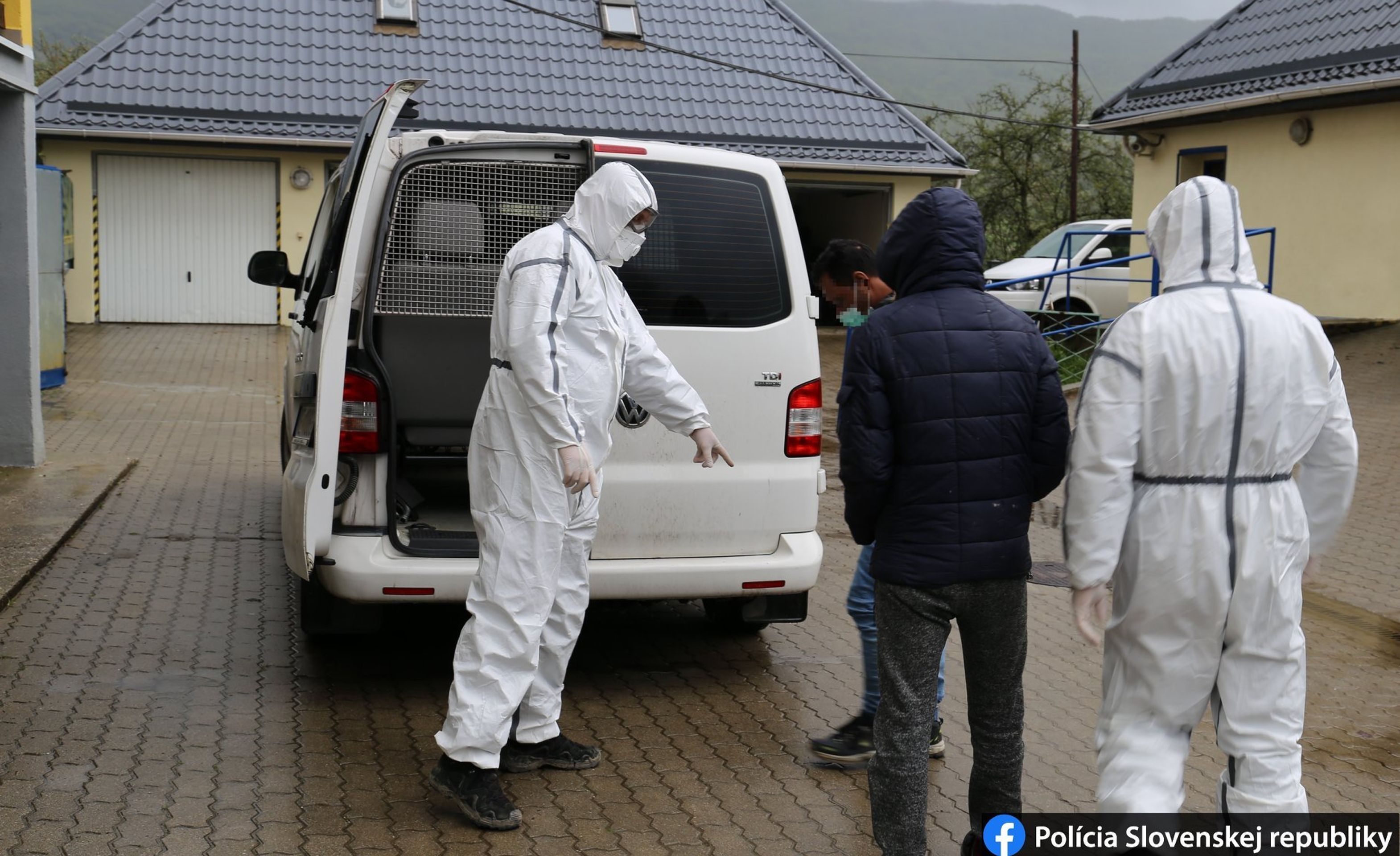 Slovenská policie na hranici zadržela migranty - 1 - GALERIE: Slovenská policie na hranici zadržela migranty (4/6)