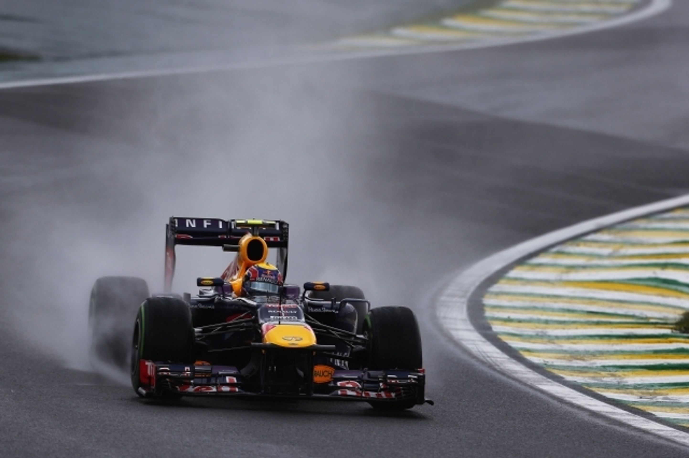 Kvalifikaci na Velkou cenu Brazílie F1 ovlivnil déšť - 1 - GALERIE: Kvalifikace na Velkou cenu Brazílie F1 propršela (7/8)