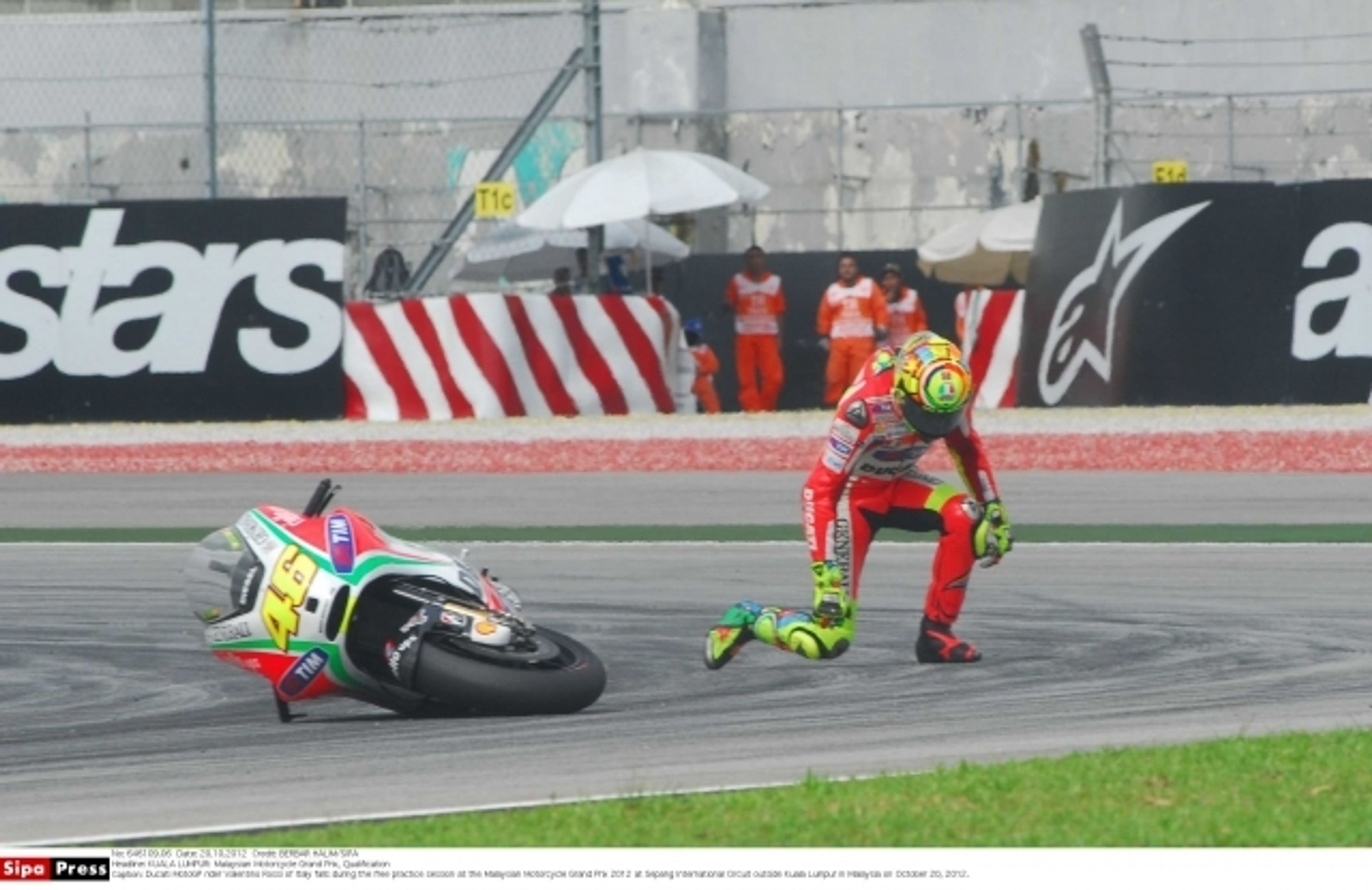 Valentino Rossi - pád v Sepangu - 9 - GALERIE: Valentino Rossi, Sepang - pád v tréninku (5/9)