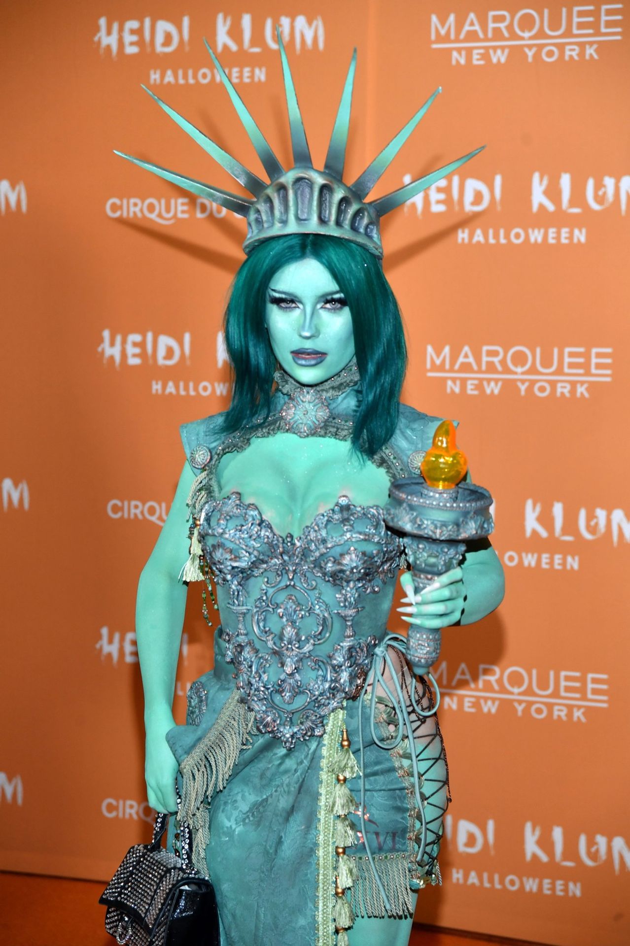 Emma Norton - Celebrity oslavily Halloween (1/12)