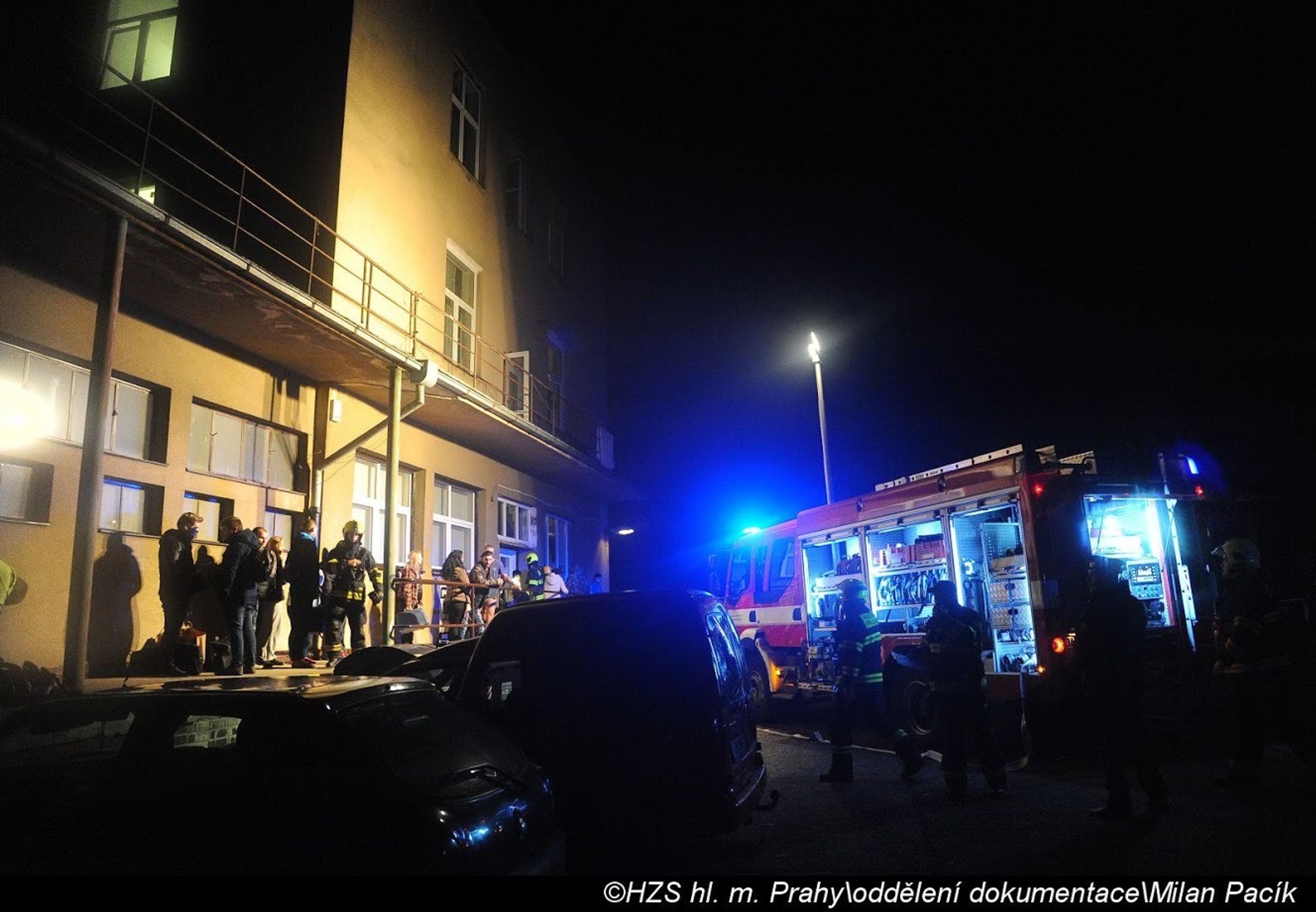 Požár na ubytovně - 1 - GALERIE: Požár ubytovny v Praze (6/6)