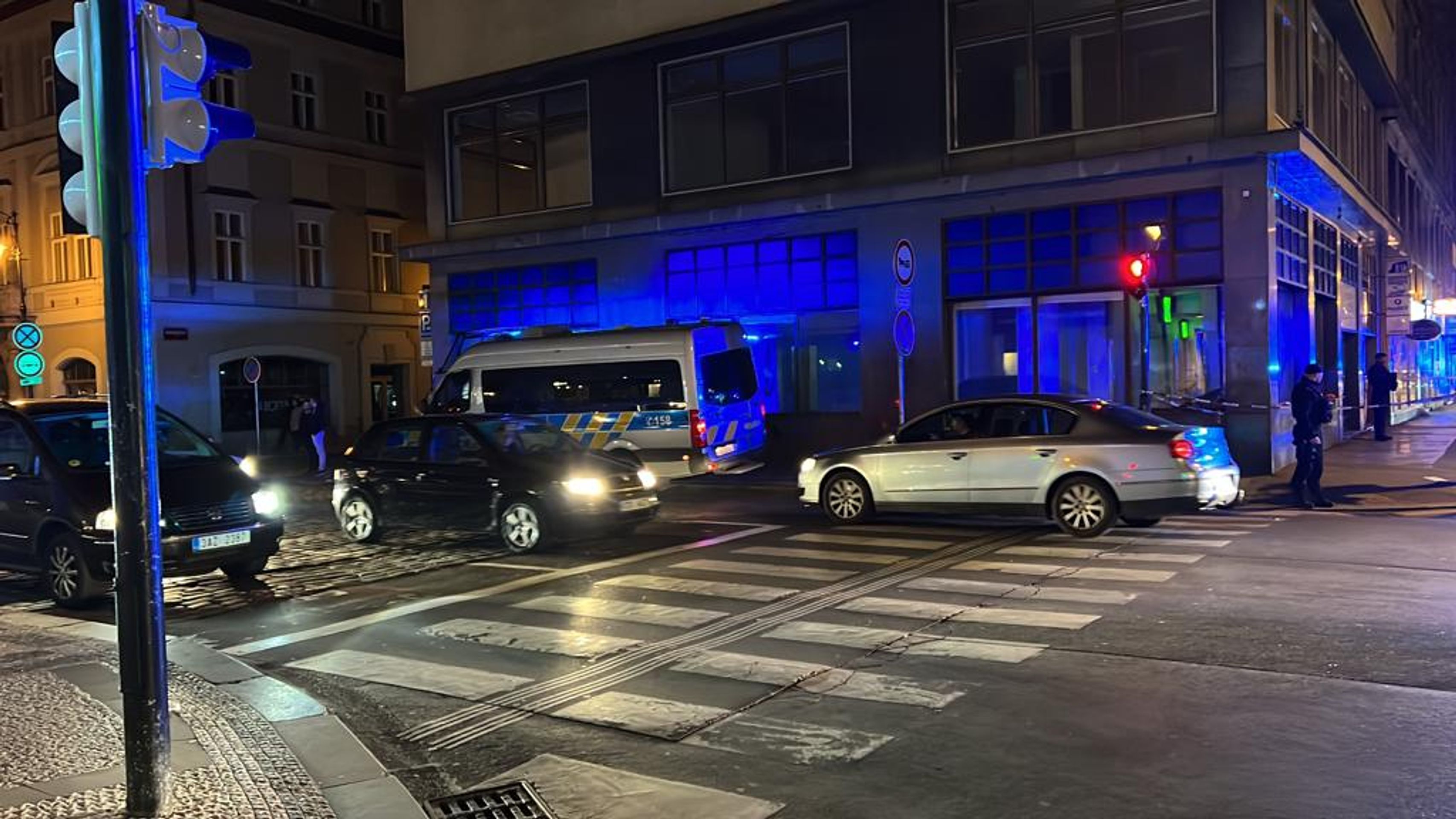 Konflikt před obchodním centrem Kotva - Konflikt před obchodním centrem Kotva (13/19)