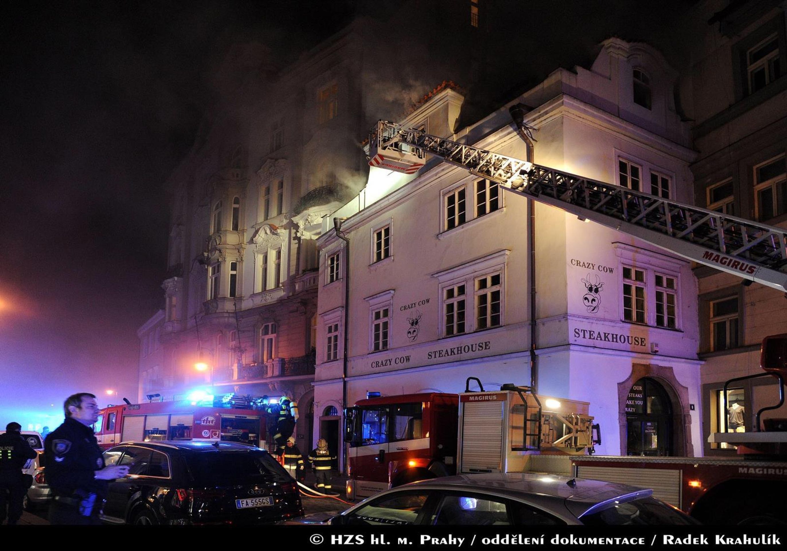 Požár v restauraci v centru Prahy - 1 - GALERIE: Požár v restauraci v centru Prahy (1/9)