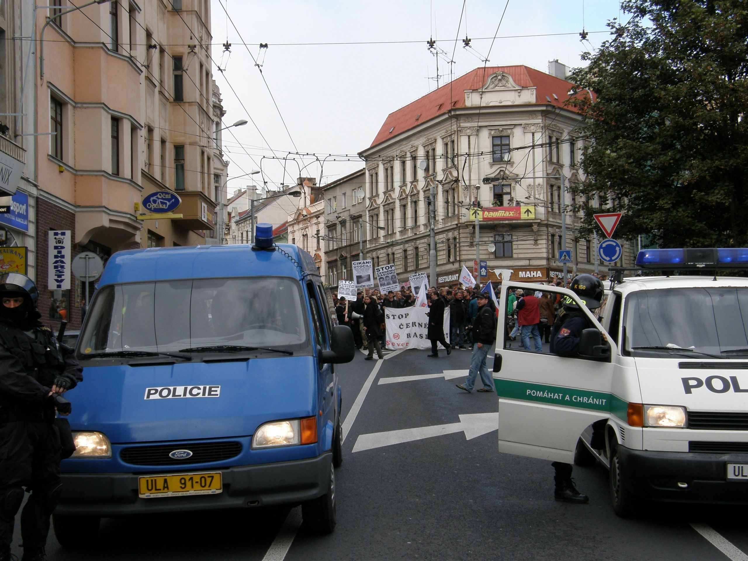 Demonstrace proti romské kriminalitě - 3 - GALERIE: Demonstrace proti romské kriminalitě (3/15)