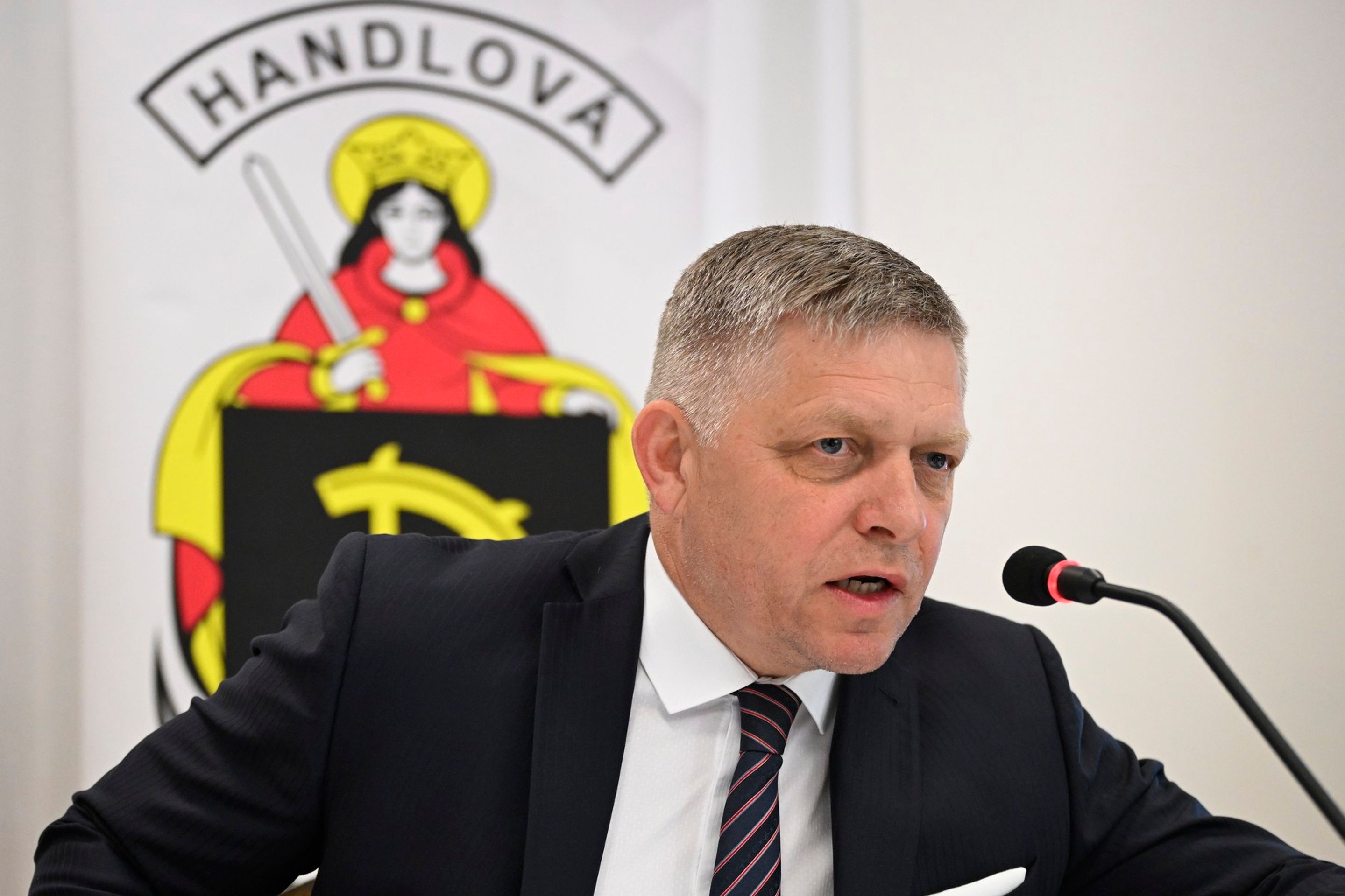 Robert Fico na jednání vlády, 15. 5. 2024 - Robert Fico byl postřelen (9/10)