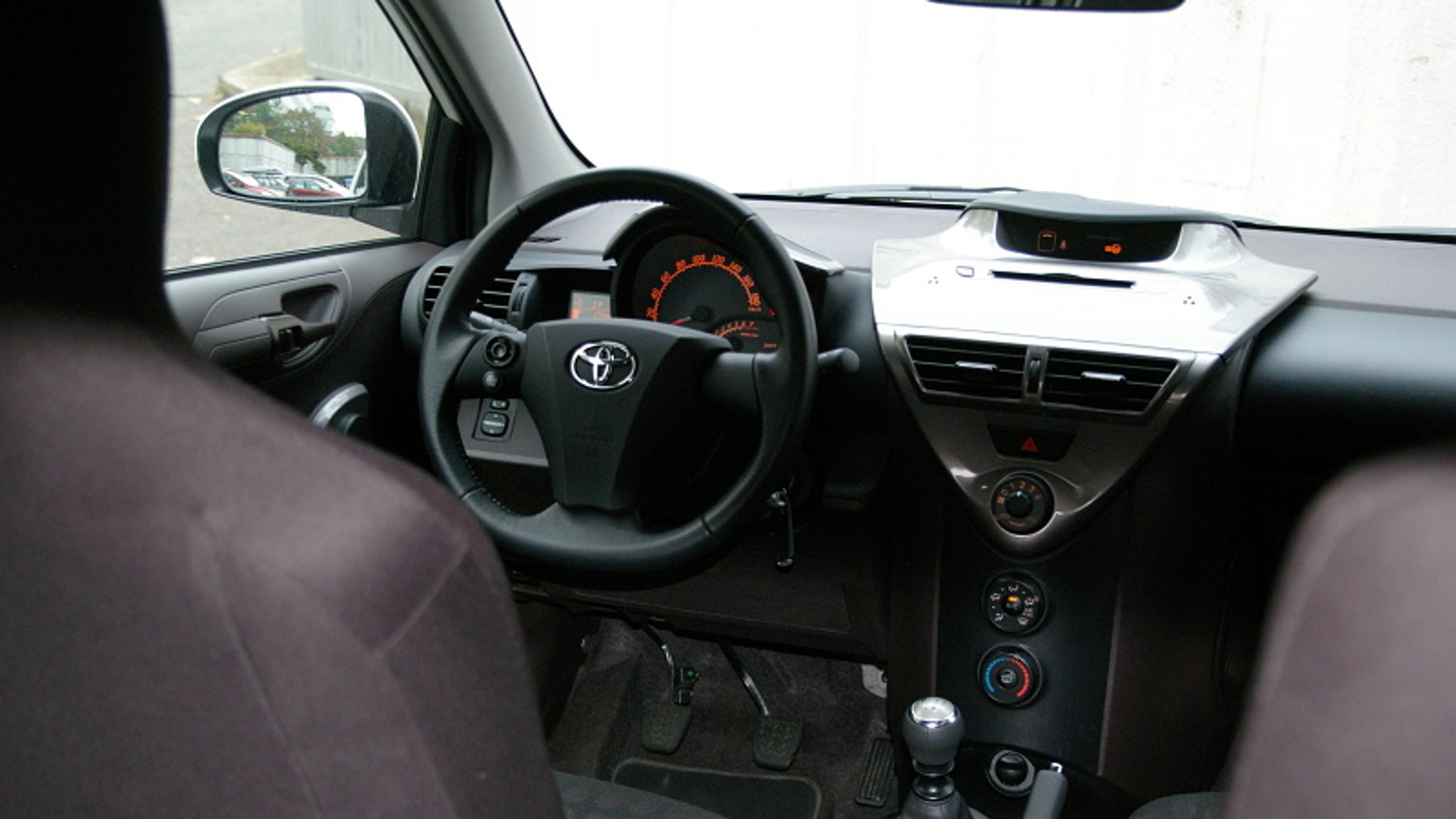 Toyota iQ-7 - GALERIE Toyota iQ (7/10)