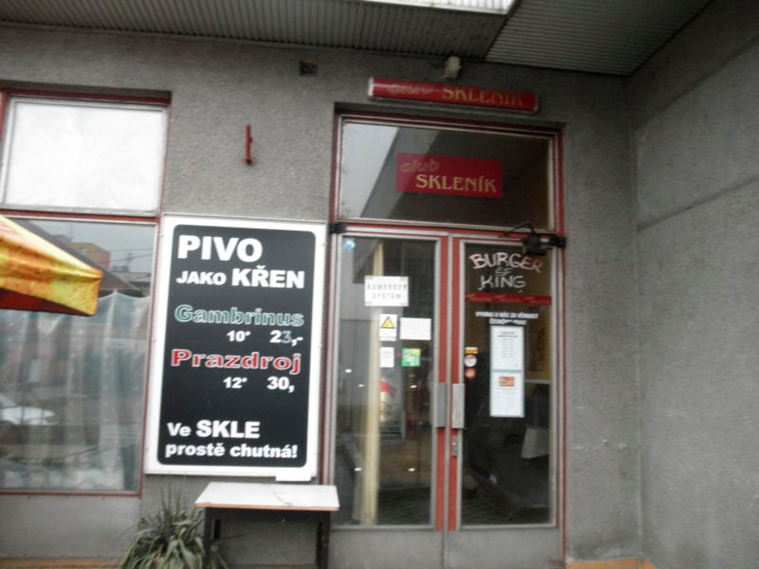 Hygiena uzavřela další provozovny - Skleník Plzeň - 4 - GALERIE: Hygiena uzavřela další provozovny (7/28)
