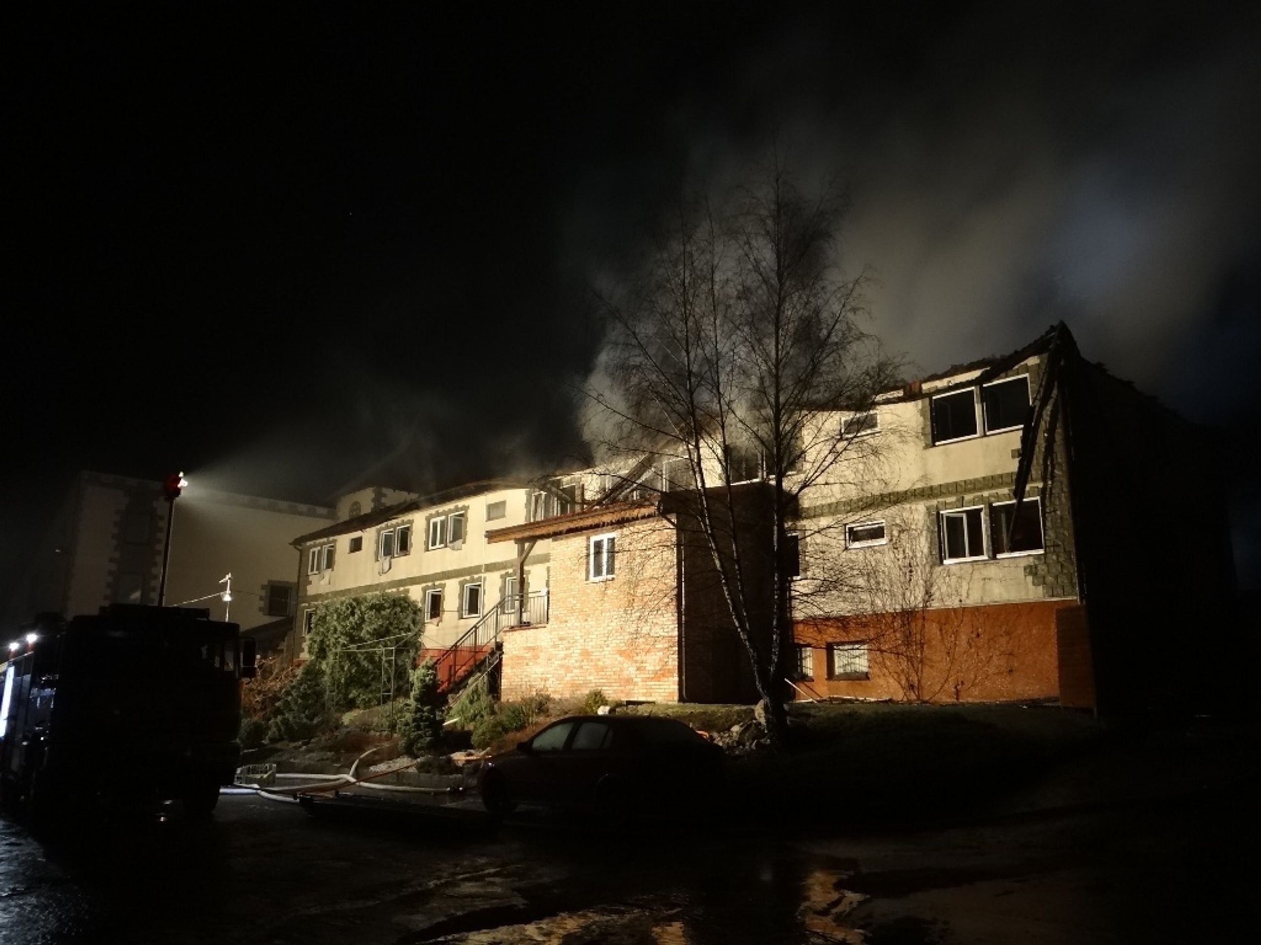 Požár hotelu Fridrich - 7 - GALERIE: Požár hotelu Fridrich v Těrlicku na Karvinsku (22/54)
