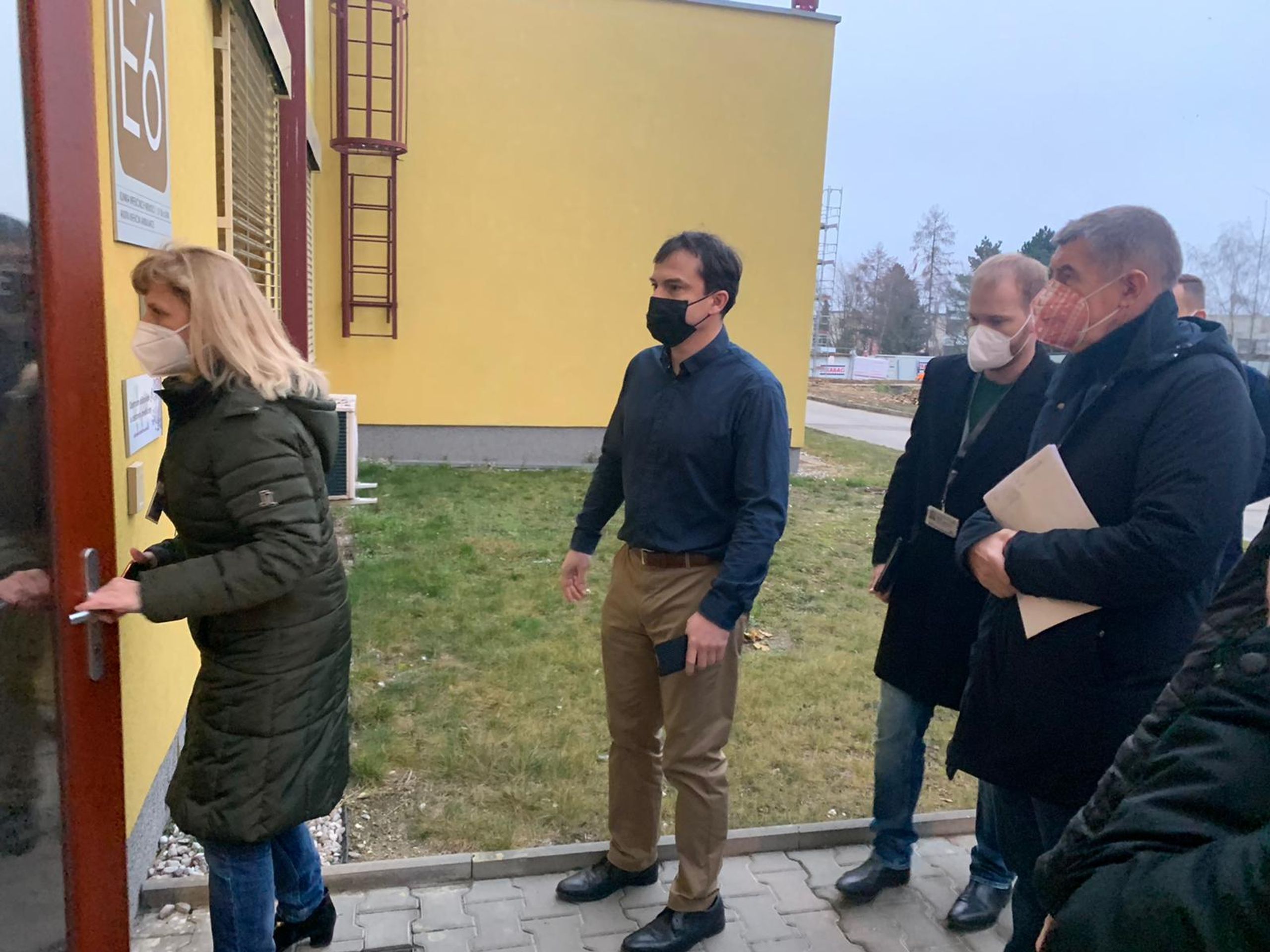 Babiš na exkurzi v nemocnici - 6 - GALERIE: Premiér Babiš vyrazil na kontrolu pražských nemocnic (6/10)