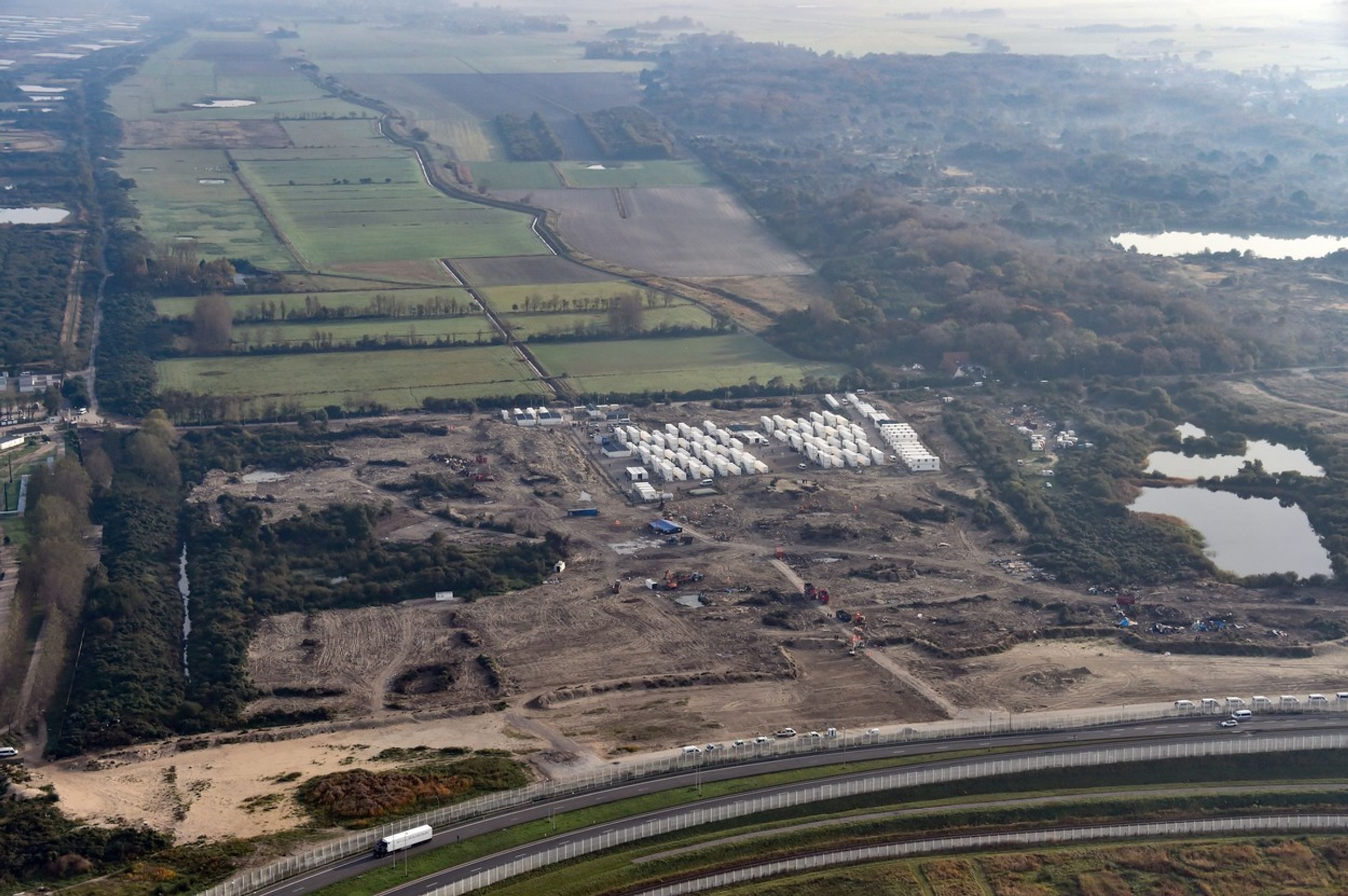 Vyklízení tábora v Calais - 7 - GALERIE: Vyklízení tábora v Calais (8/9)