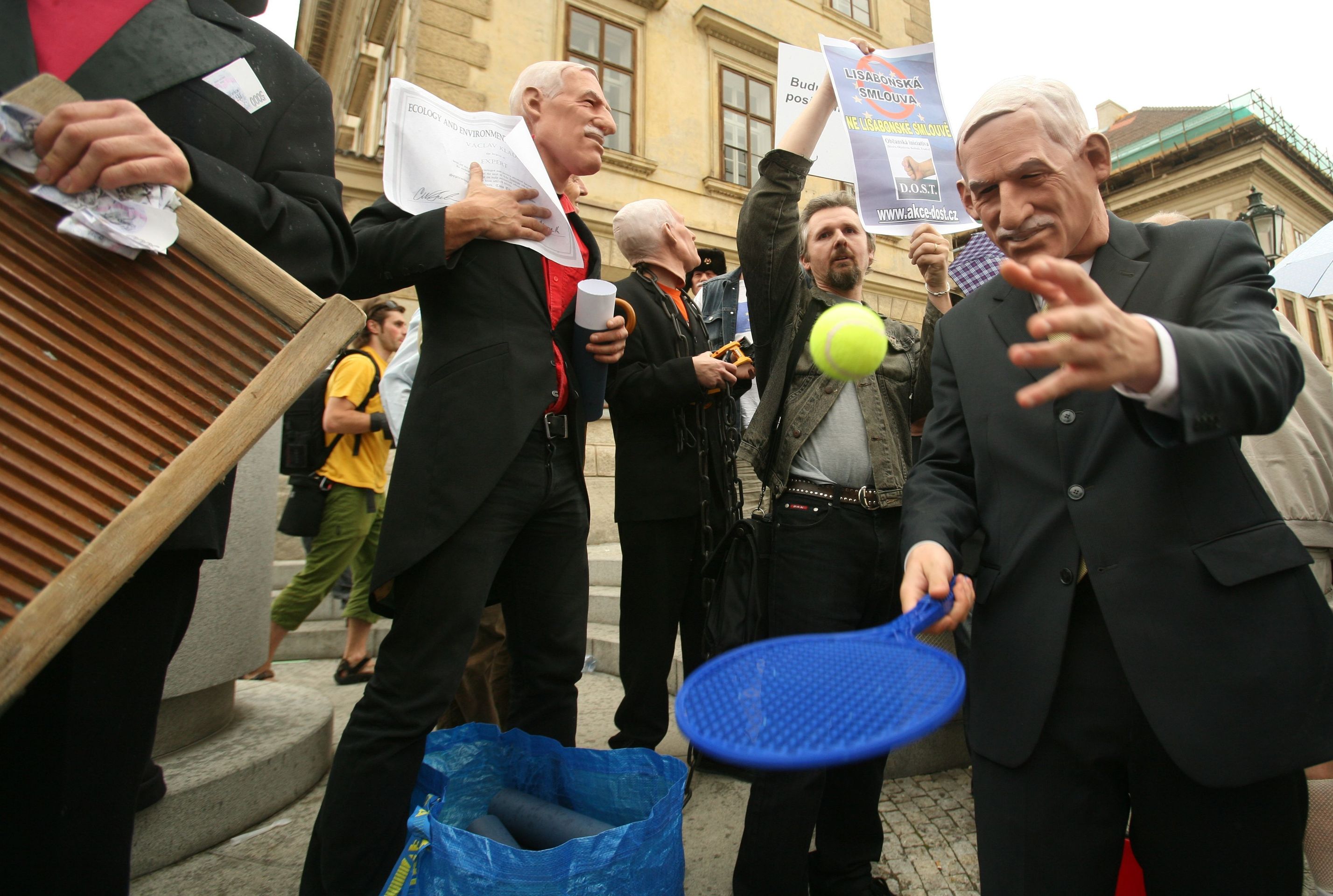 Umělci proti Klausovi - GALERIE: Umělci protestovali proti politice Václava Klause (1/7)