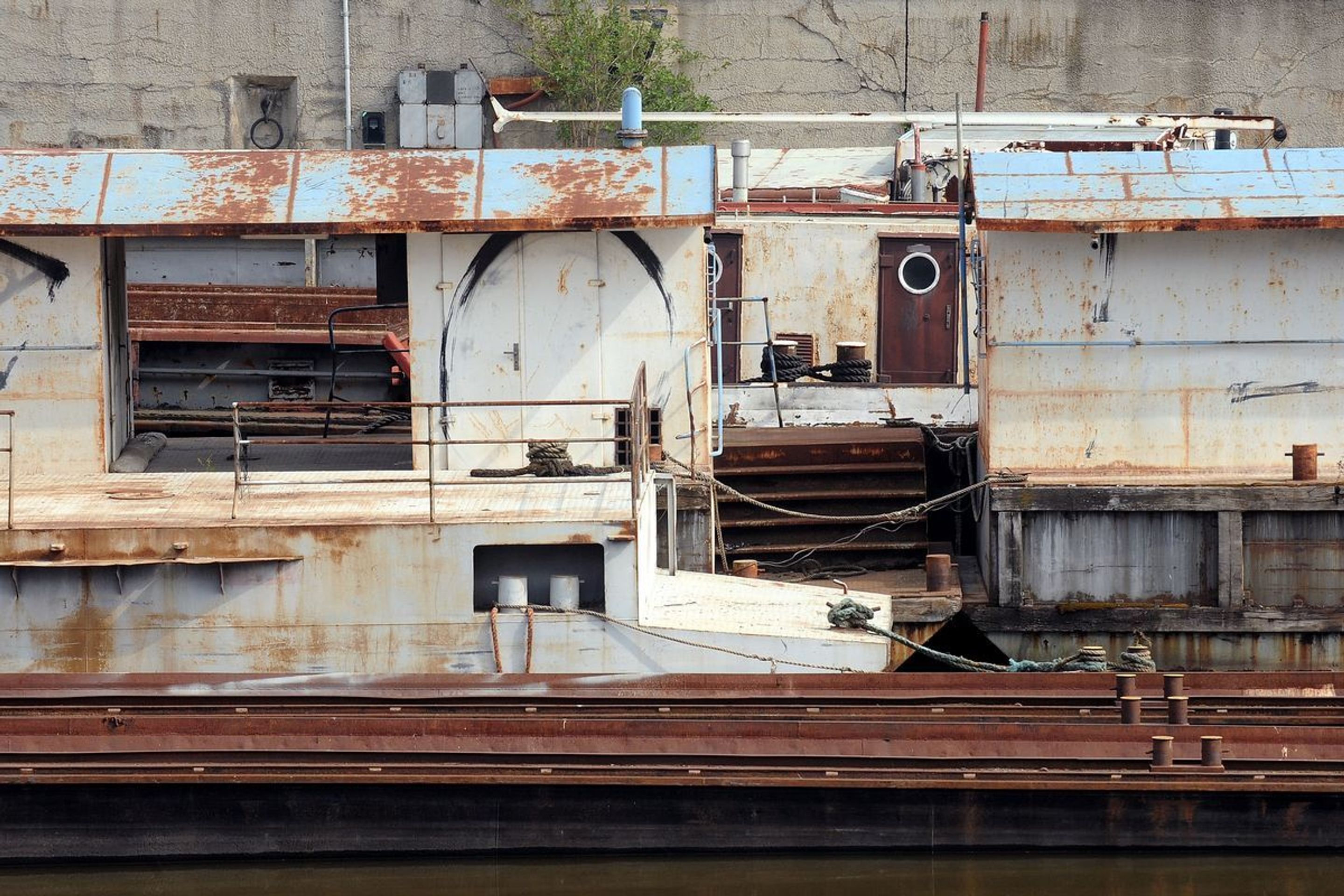 Opuštěný botel v pražské Libni - 3 - GALERIE: Opuštěný botel v pražské Libni (8/10)
