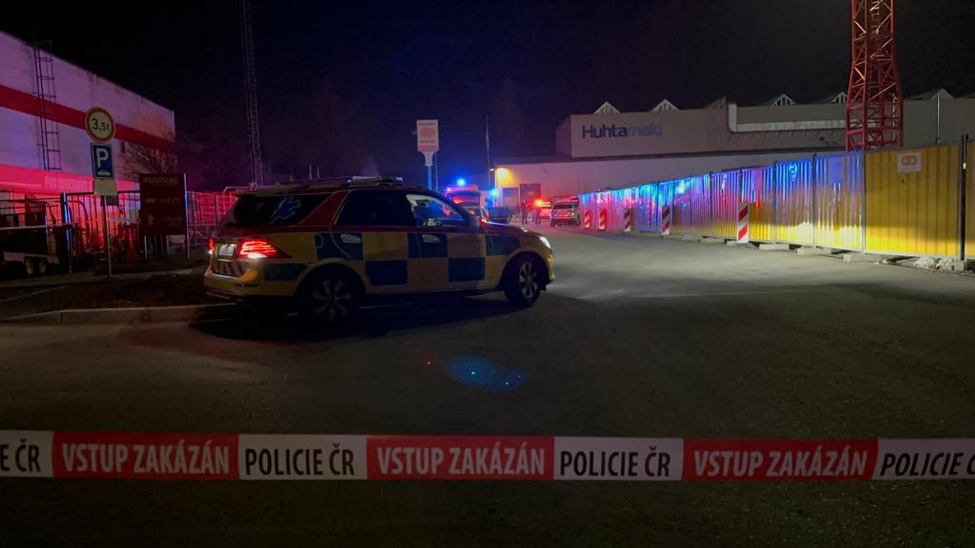 Policie postřelila agresivní muže v Praze - Zásah v Praze (6/8)