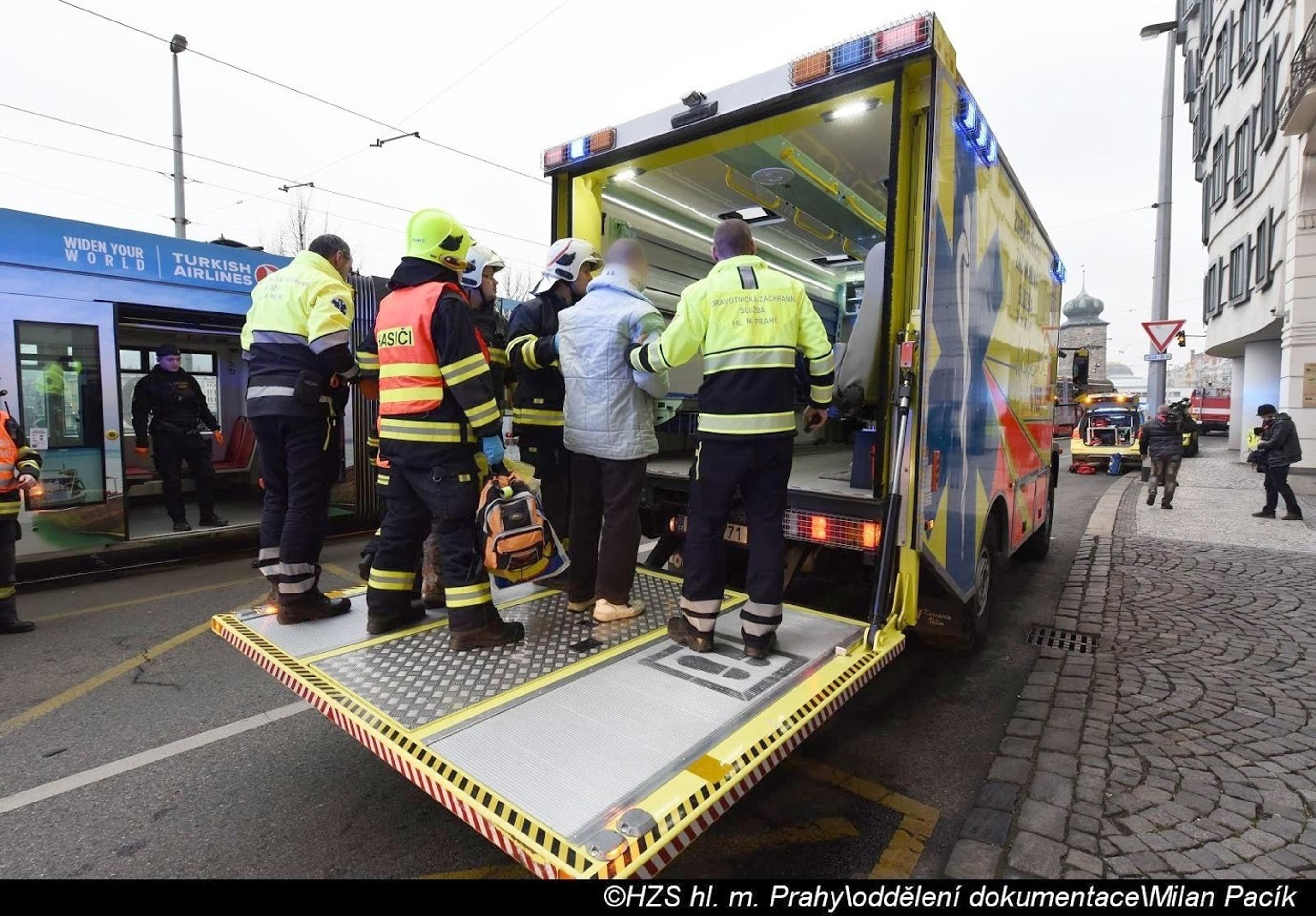 Sražené tramvaje v Praze u Tančícího domu - 5 - GALERIE: Srážka tramvají u Tančícího domu (5/16)