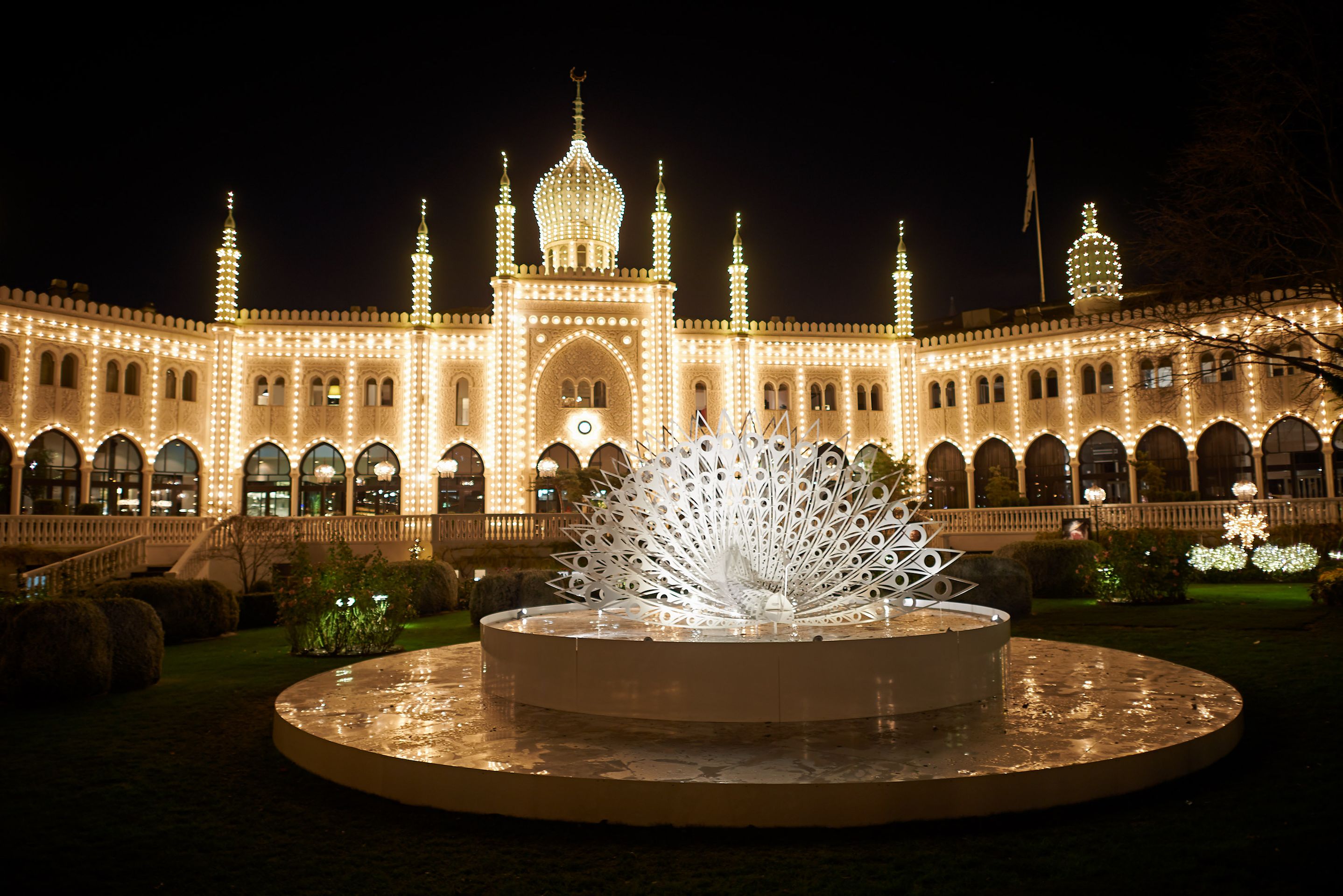 Nejzajímavější vánoční trhy v Evropě - Vánoce v zábavním parku Tivoli Gardens – Kodaň, Dánsko - GALERIE: Nejzajímavější vánoční trhy v Evropě (4/22)