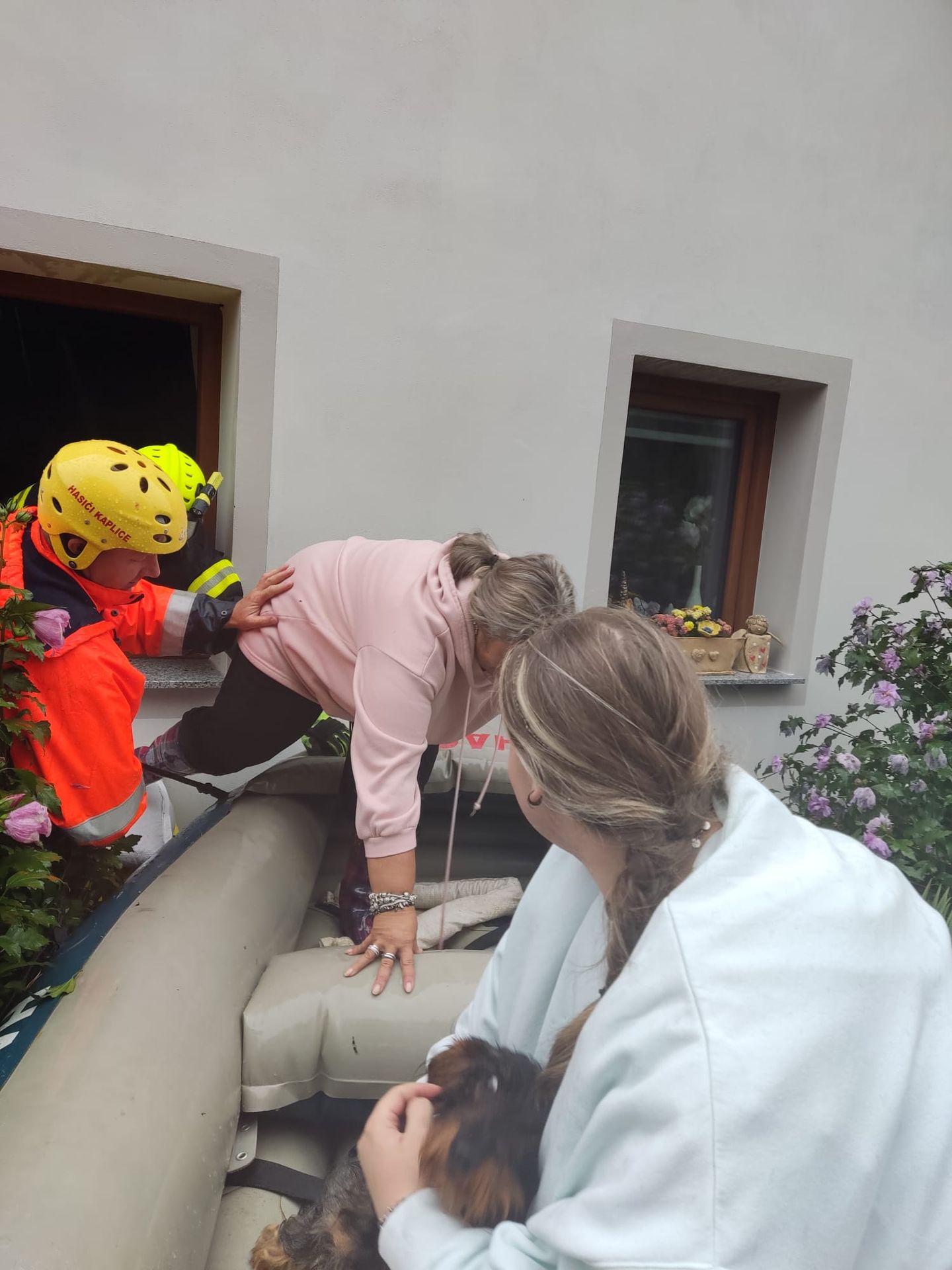 Evakuace žen v Benešově nad Černou - Evakuace žen v Benešově nad Černou (4/4)