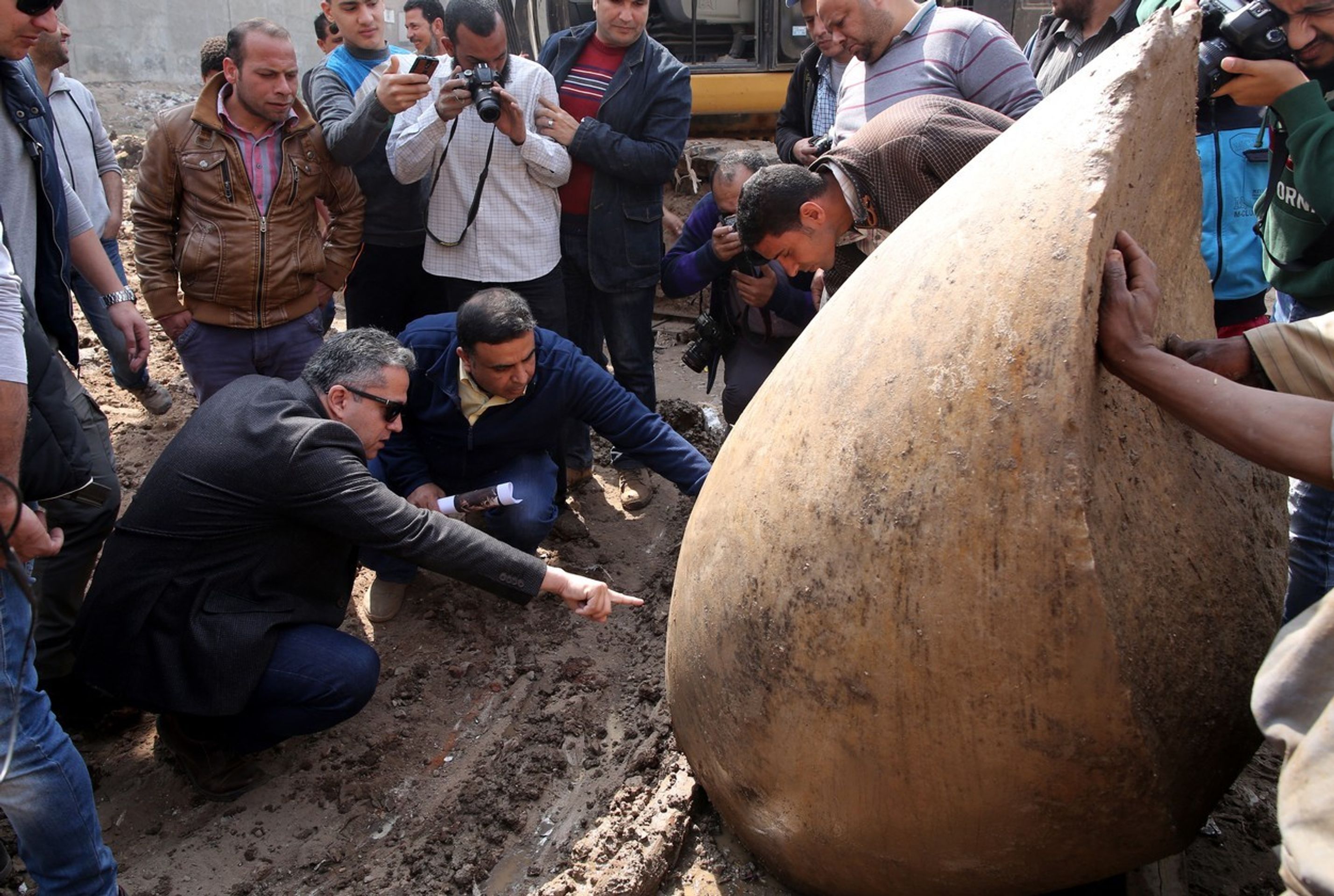 v Káhiře byla objevena gigantická socha stará 3 000 let - 1 - GALERIE: V Káhiře byla objevena gigantická socha stará 3 000 let (1/5)
