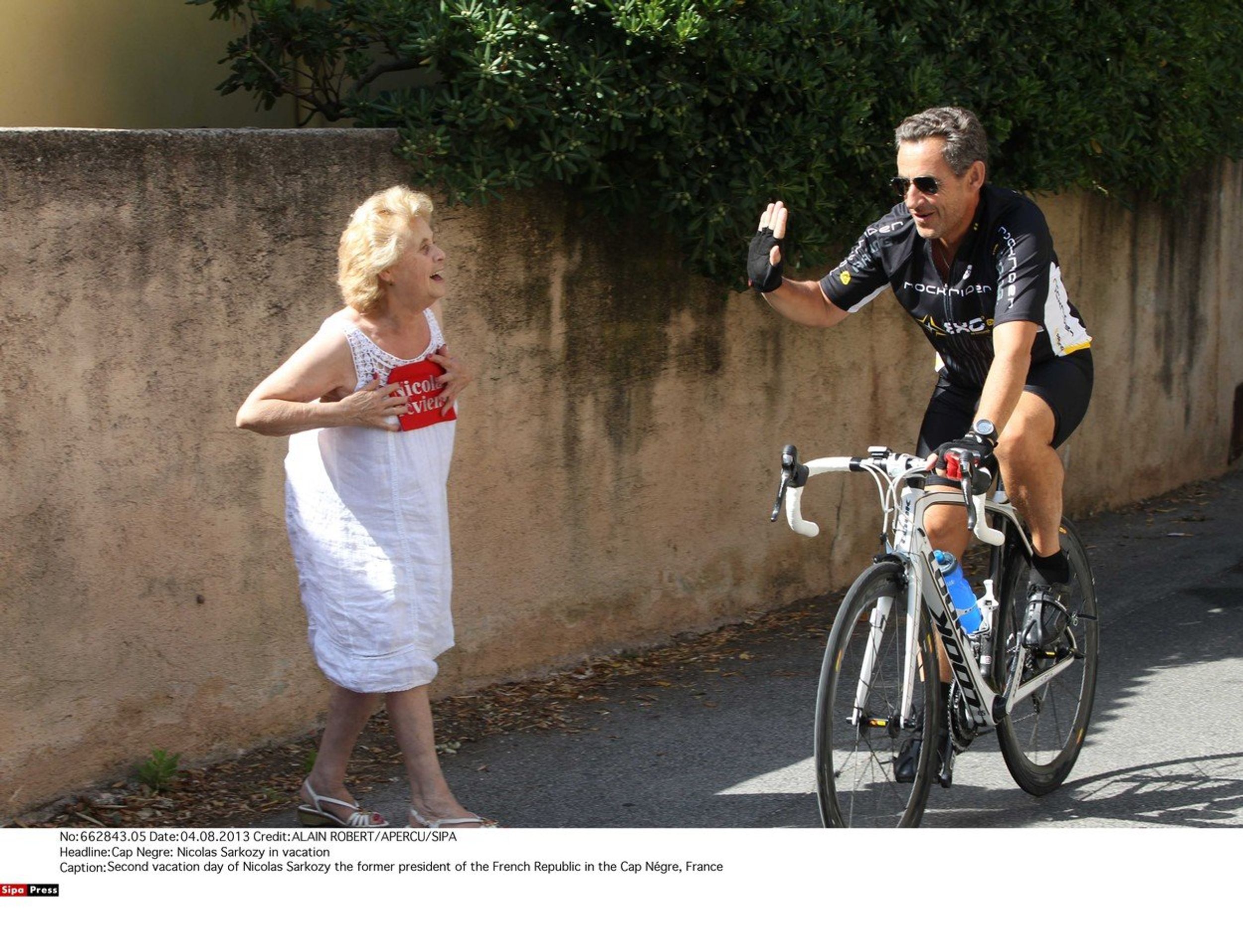 Nicolas Sarkozy na dovolené - GALERIE: Prezidenti na dovolené a jejich outfity (5/9)