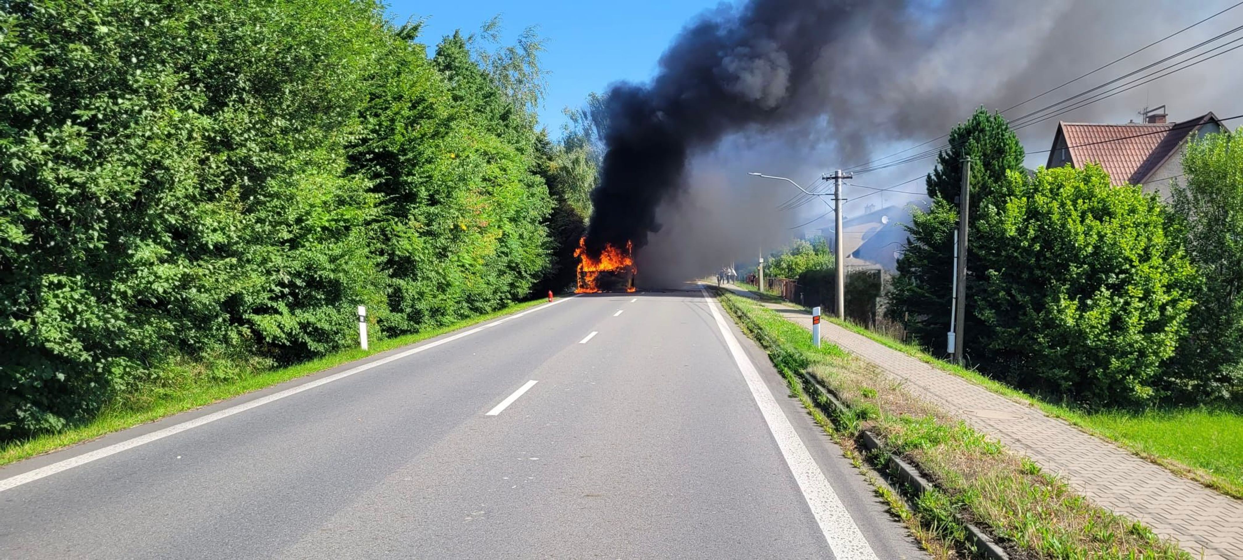 Požár autobusu v Ropici - Požár autobusu v Ropici (2/4)