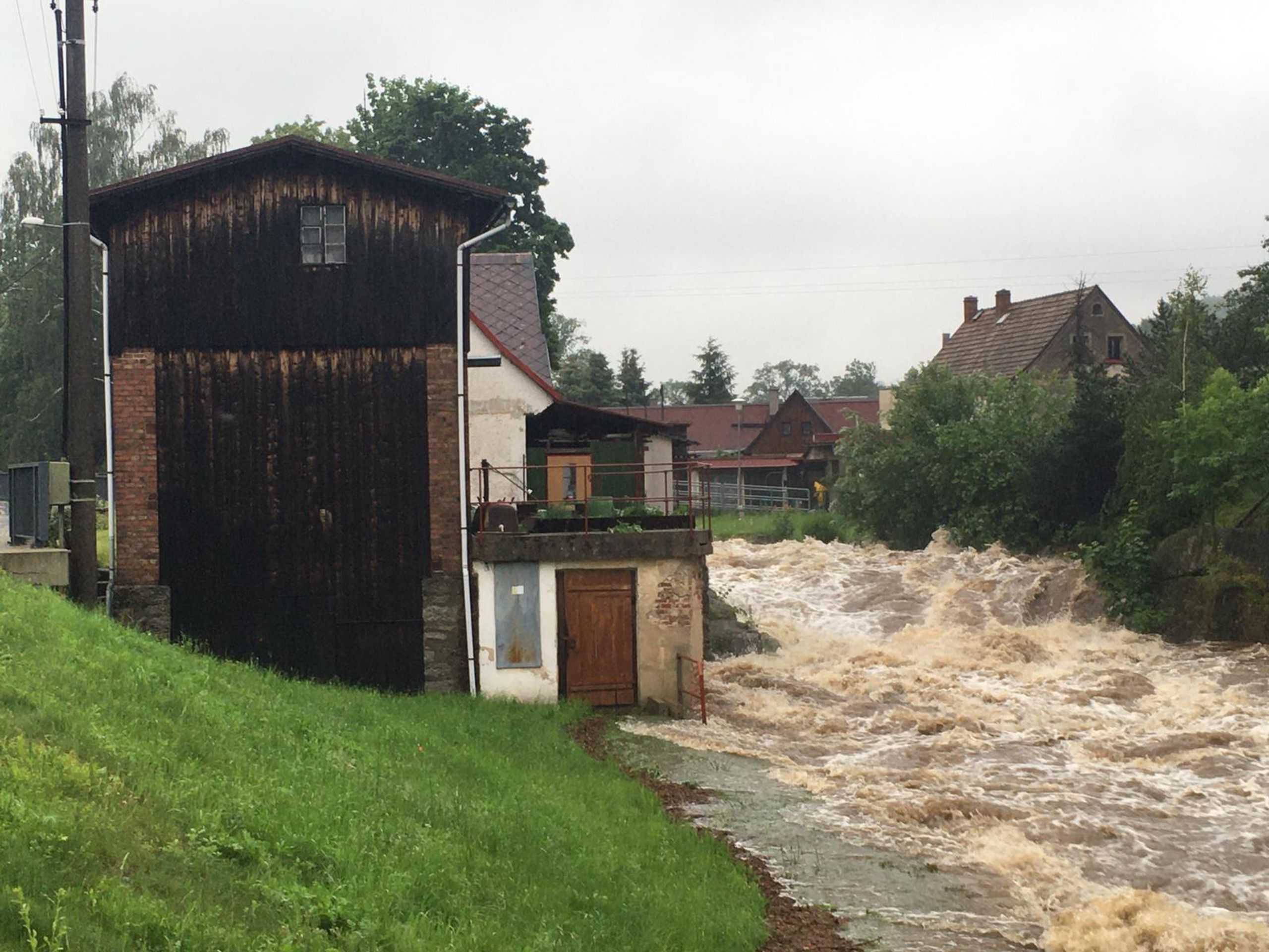 Rozvodněná řeka v Raspenavě - 2 - GALERIE: Rozvodněná řeka v Raspenavě (2/6)