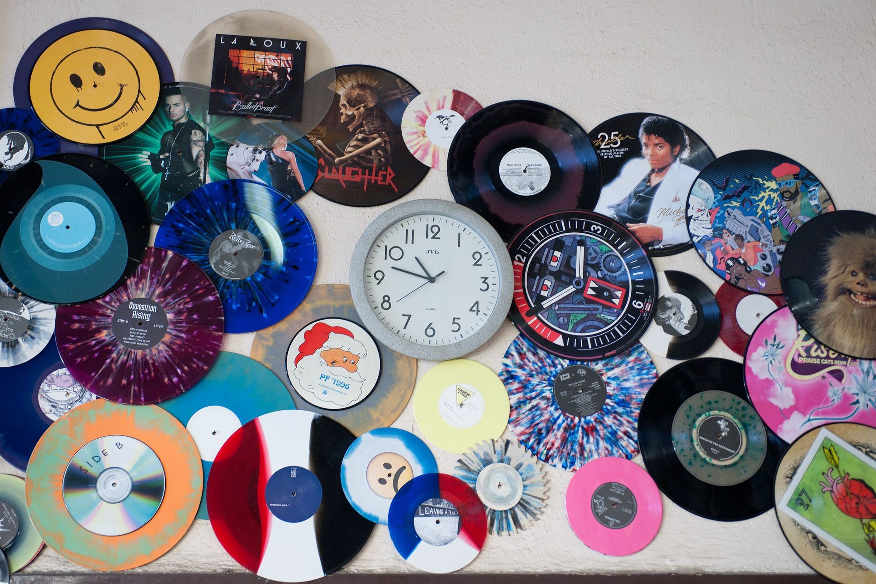 Na návštěvě v největší továrně na vinylové desky na světě - 18 - GALERIE: V Loděnici vyrábějí nejvíce gramofonových desek na světě (14/23)