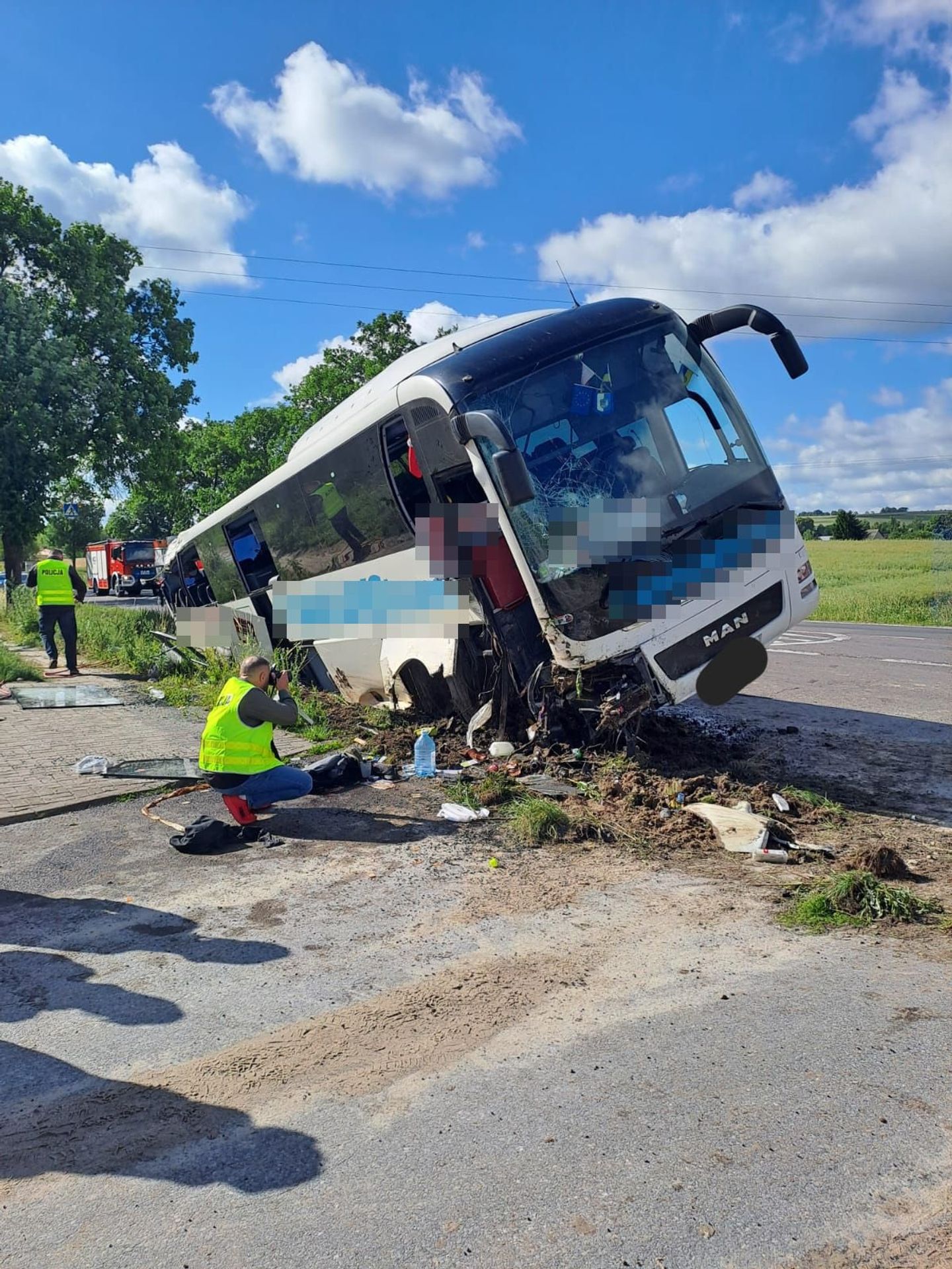 Vážná nehoda autobusu v Polsku (2) - Vážná nehoda autobusu v Polsku (1/3)