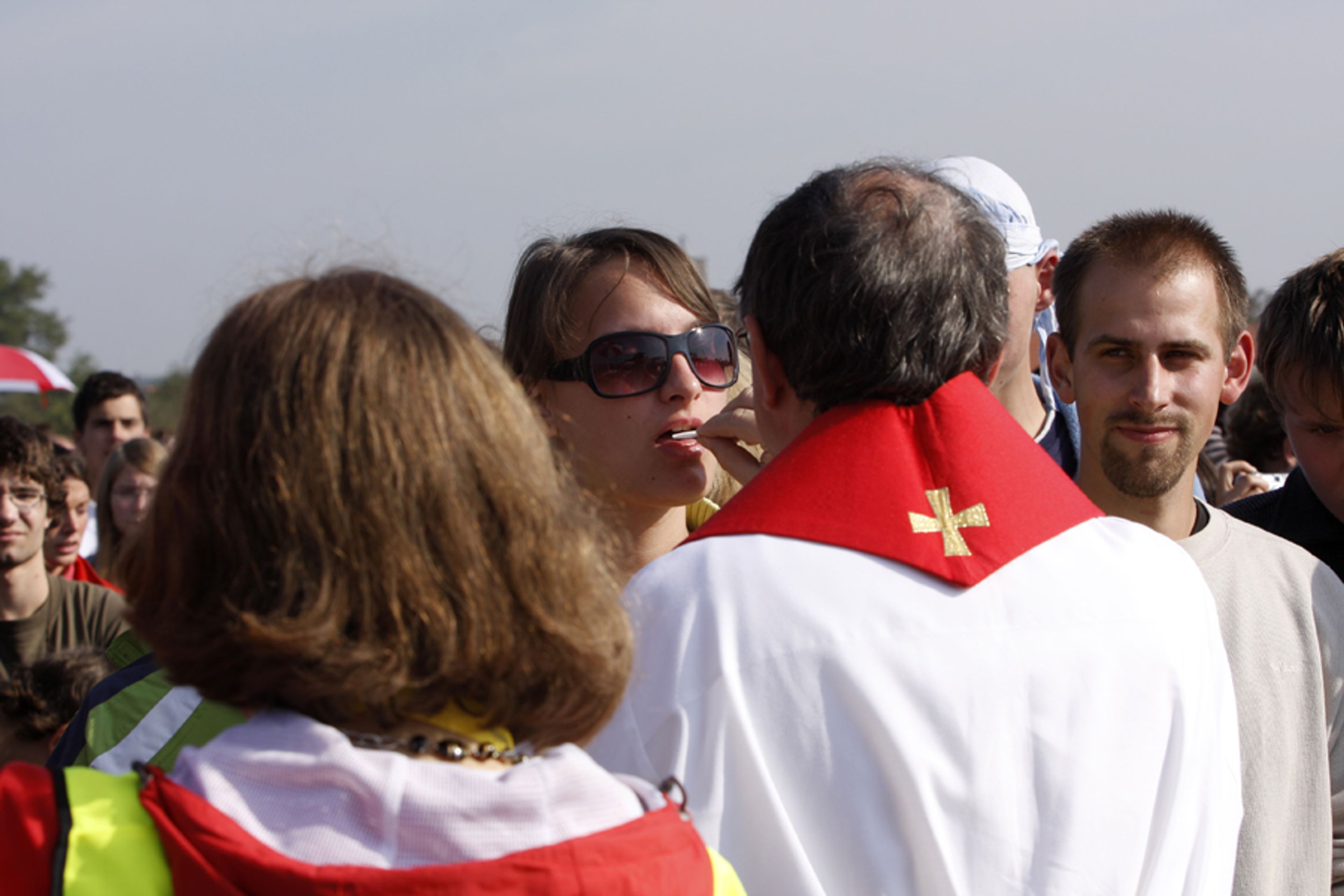 Věřící při mši Benedikta XVI. ve Staré Boleslavi-14 - GALERIE Mše ve Staré Boleslavi (14/29)