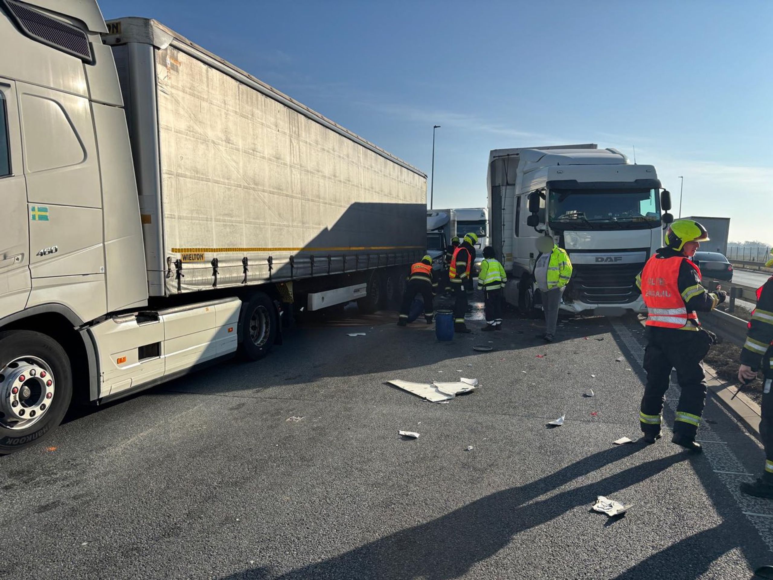 Vážná dopravní nehoda v ulici Novopacká (1) - Vážná dopravní nehoda v ulici Novopacká (10/12)