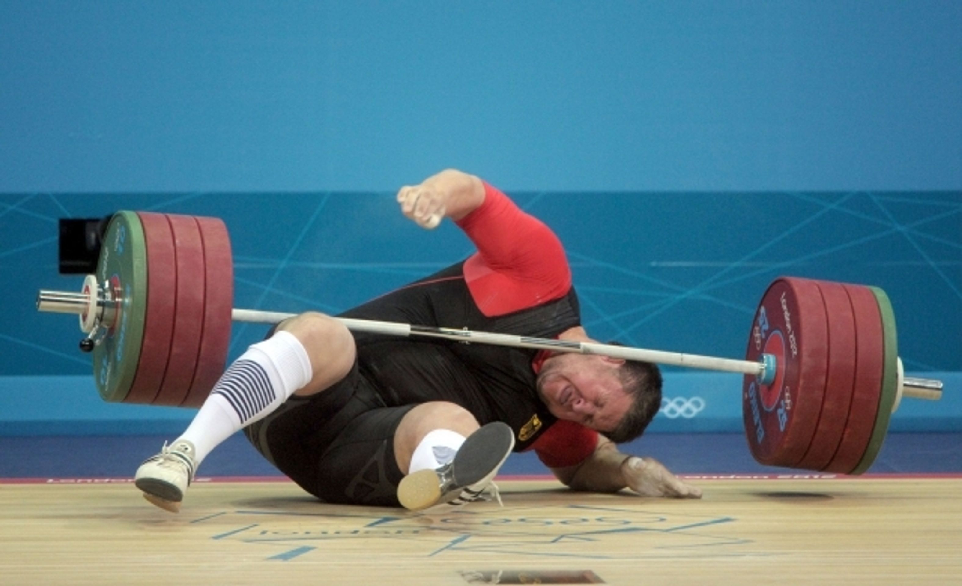 Vzpěrač Matthias Steiner - 9 - GALERIE: Vzpěrač Matthias Steiner pod činkou (5/10)