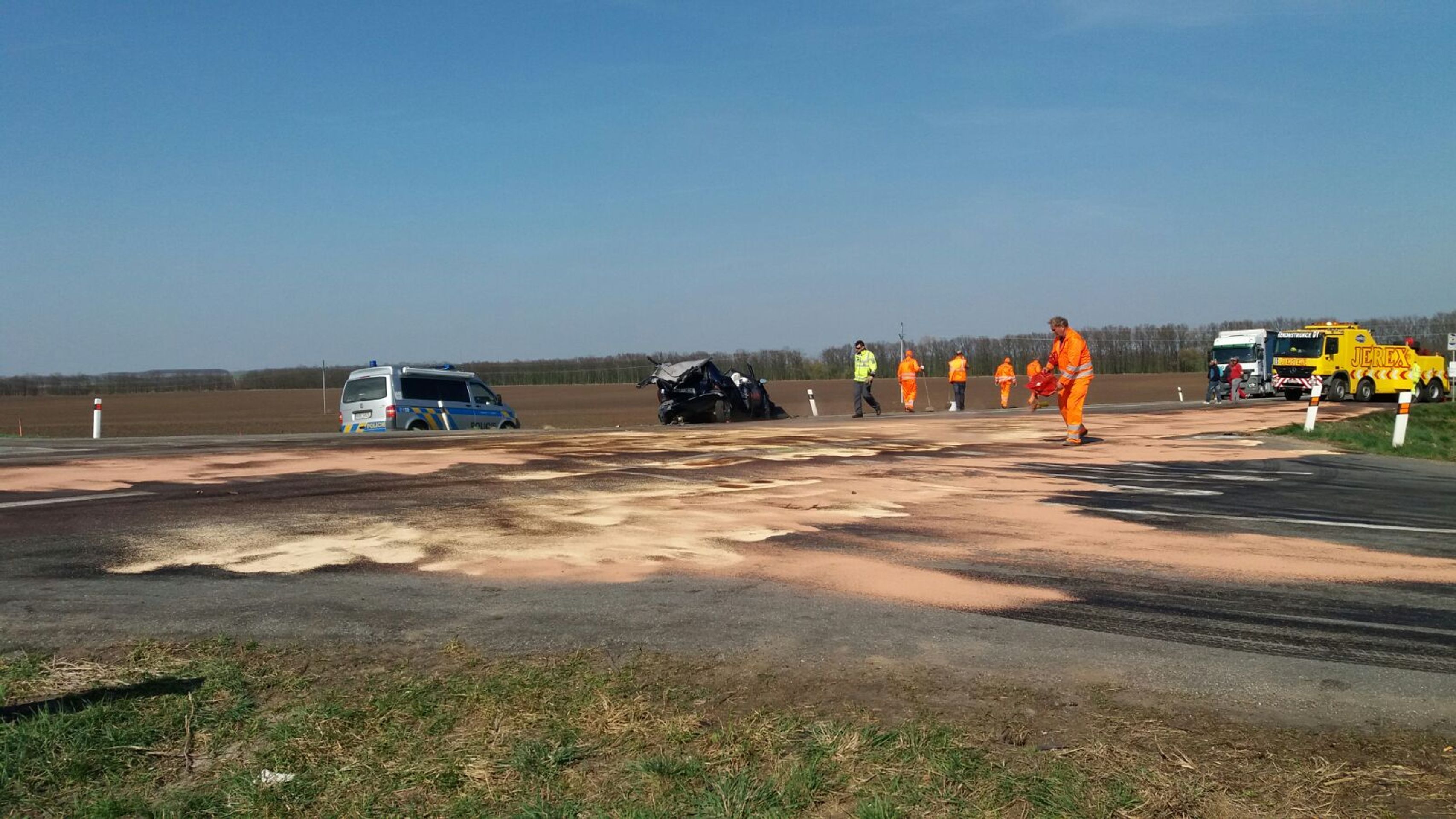 Nehoda autobusu na Znojemsku - 4 - GALERIE: Nehoda autobusu na Znojemsku (4/6)