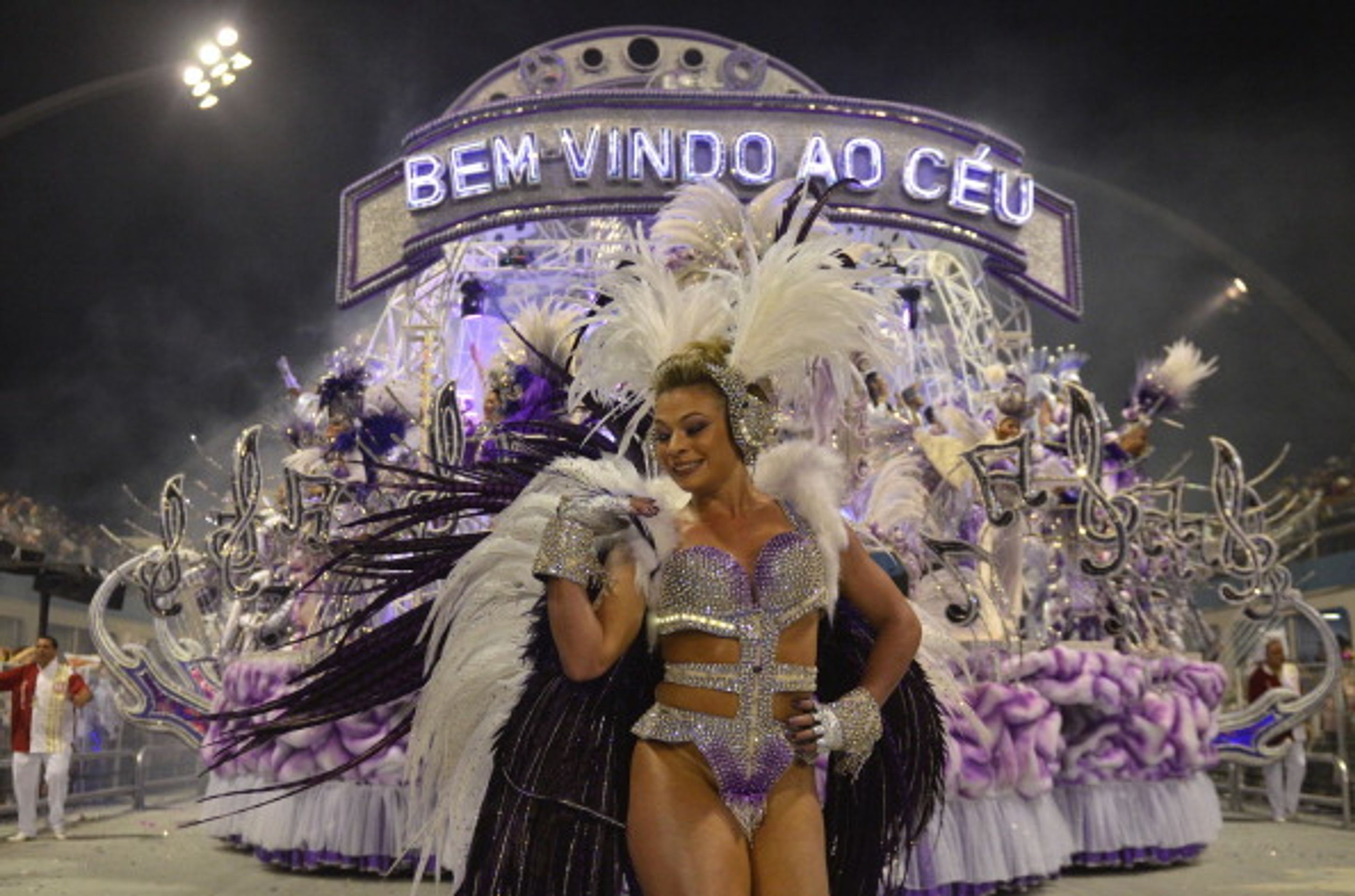 Karneval v Riu de Janeru - 7 - Brazílie žije všemi barvami. Karneval začal! (13/19)