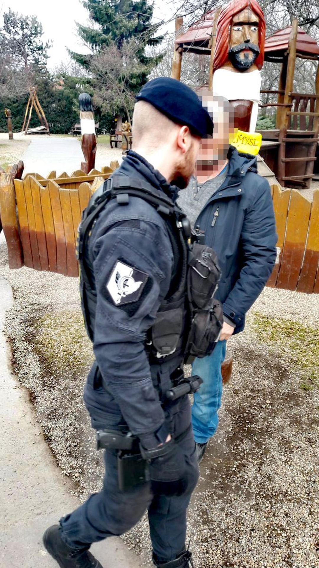 Muž onanoval na dětském hřišti - 2 - GALERIE: Muž onanoval na dětském hřišti (2/4)