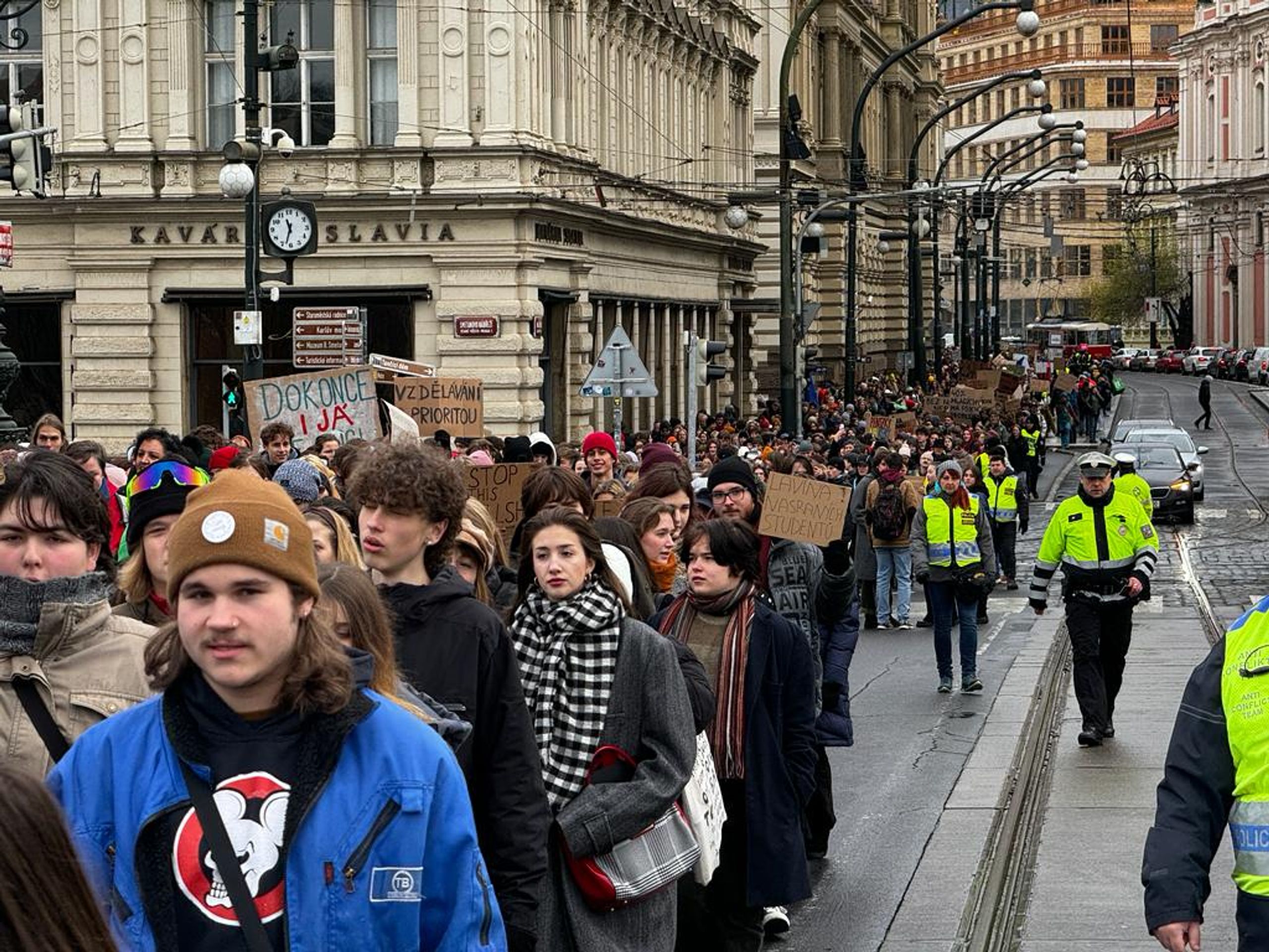 Protestní setkání (7) - Stávka a protivládní protesty (6/23)