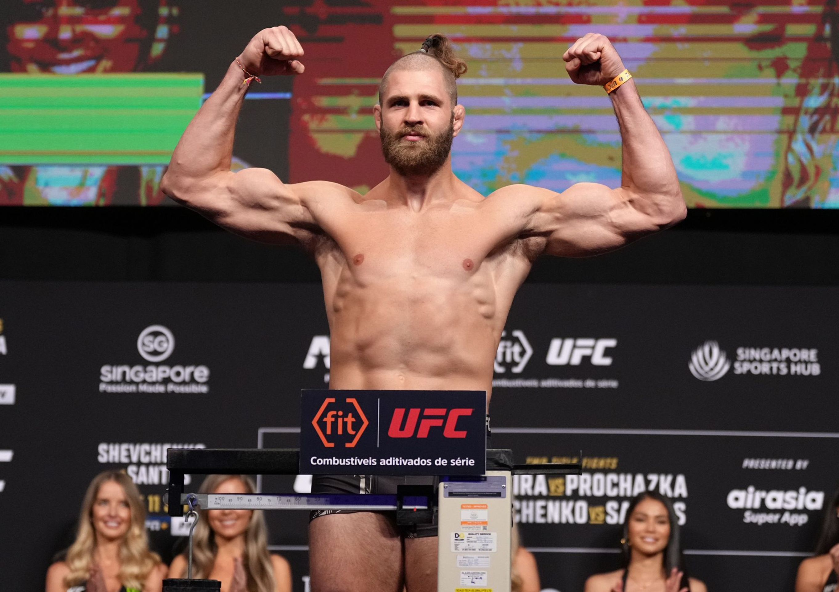 Jiří Procházka na vážení před titulovou bitvou - Jiří Procházka na vážení před titulovou bitvou (1/5)