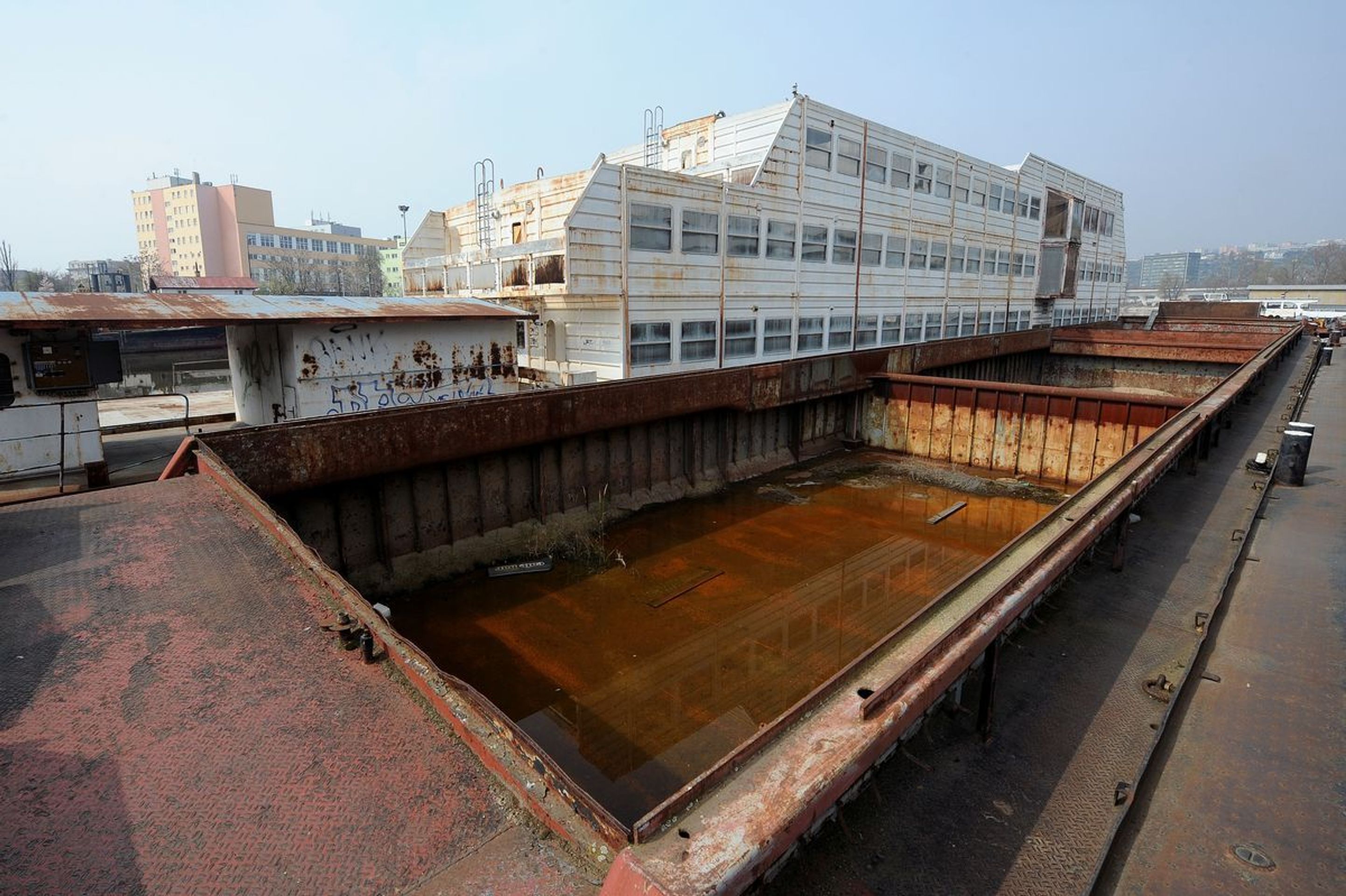 Opuštěný botel v pražské Libni - 8 - GALERIE: Opuštěný botel v pražské Libni (3/10)