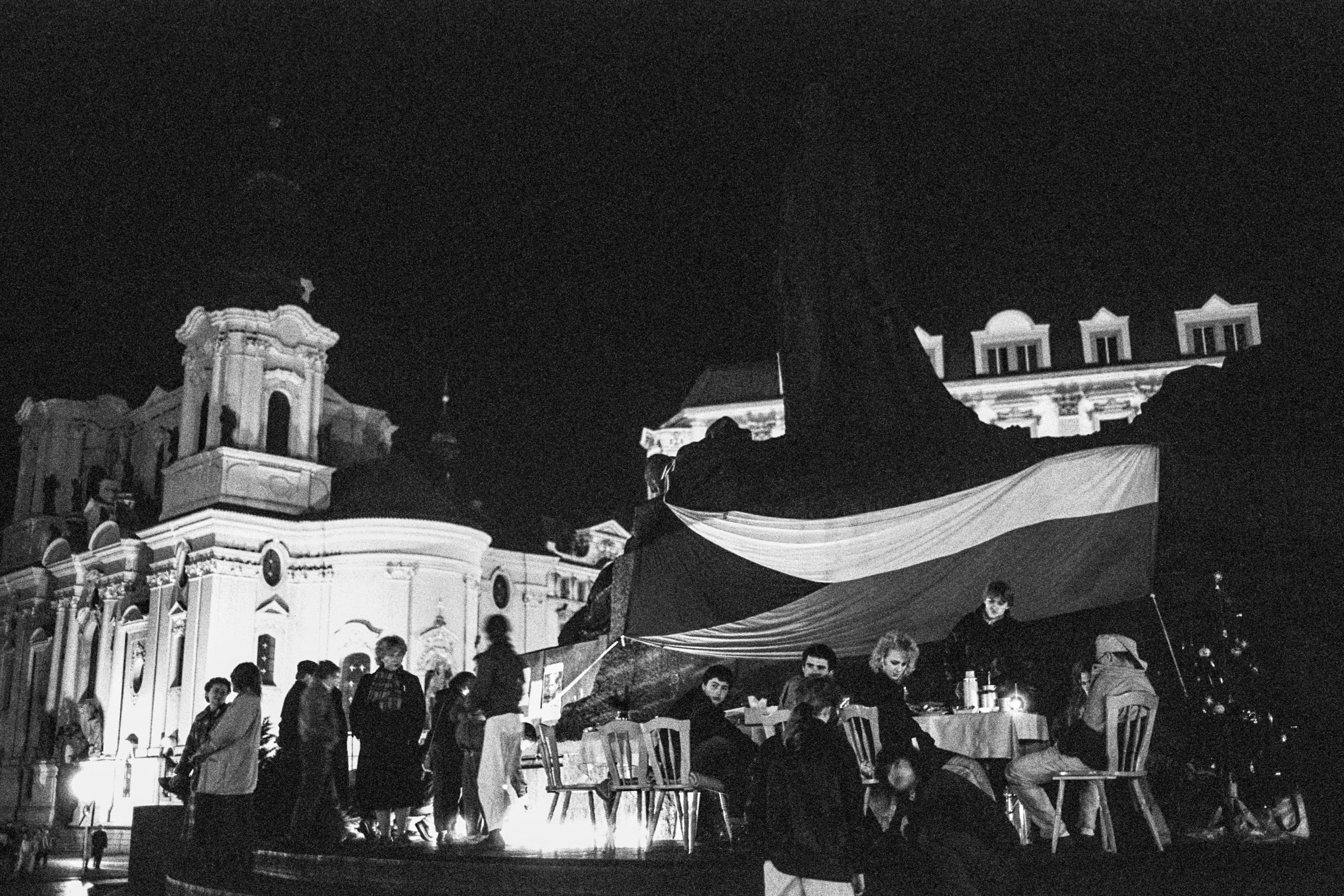 Historické fotografie z revolučního roku 1989 - 2 - GALERIE: Historické fotografie z revolučního roku 1989 (2/20)
