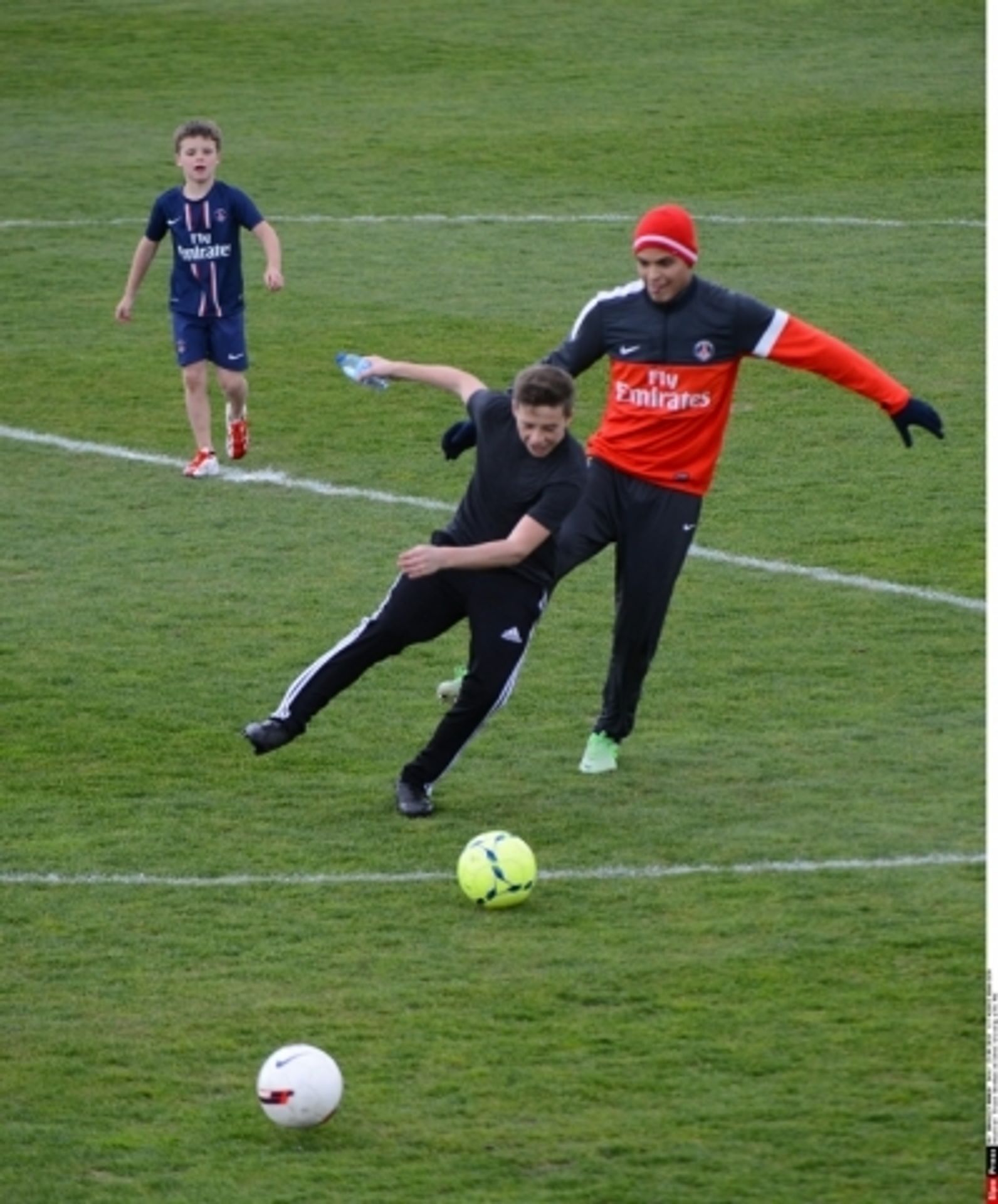 Beckhamovi synové na tréninku PSG - 5 - GALERIE: Beckhamovi synové na tréninku PSG (10/15)