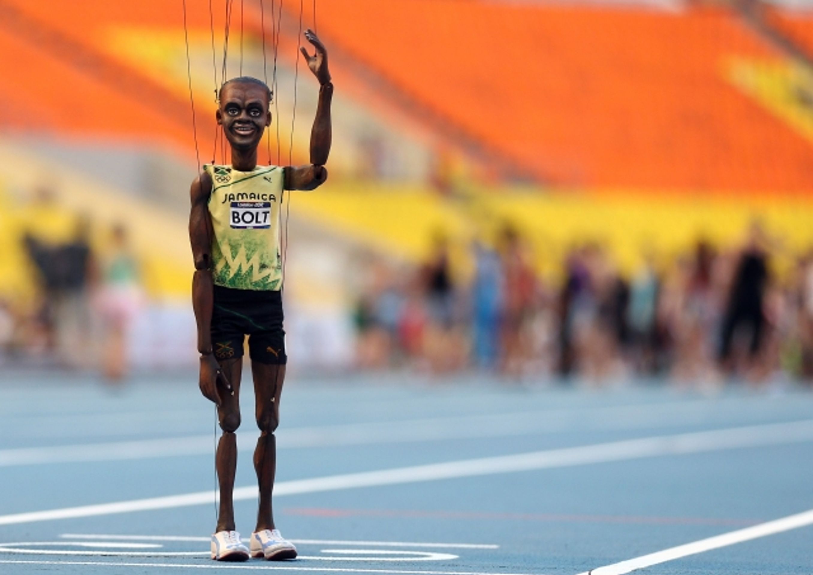 Usain Bolt jako loutka - GALERIE: Usain Bolt se na MS představil jako loutka (3/11)