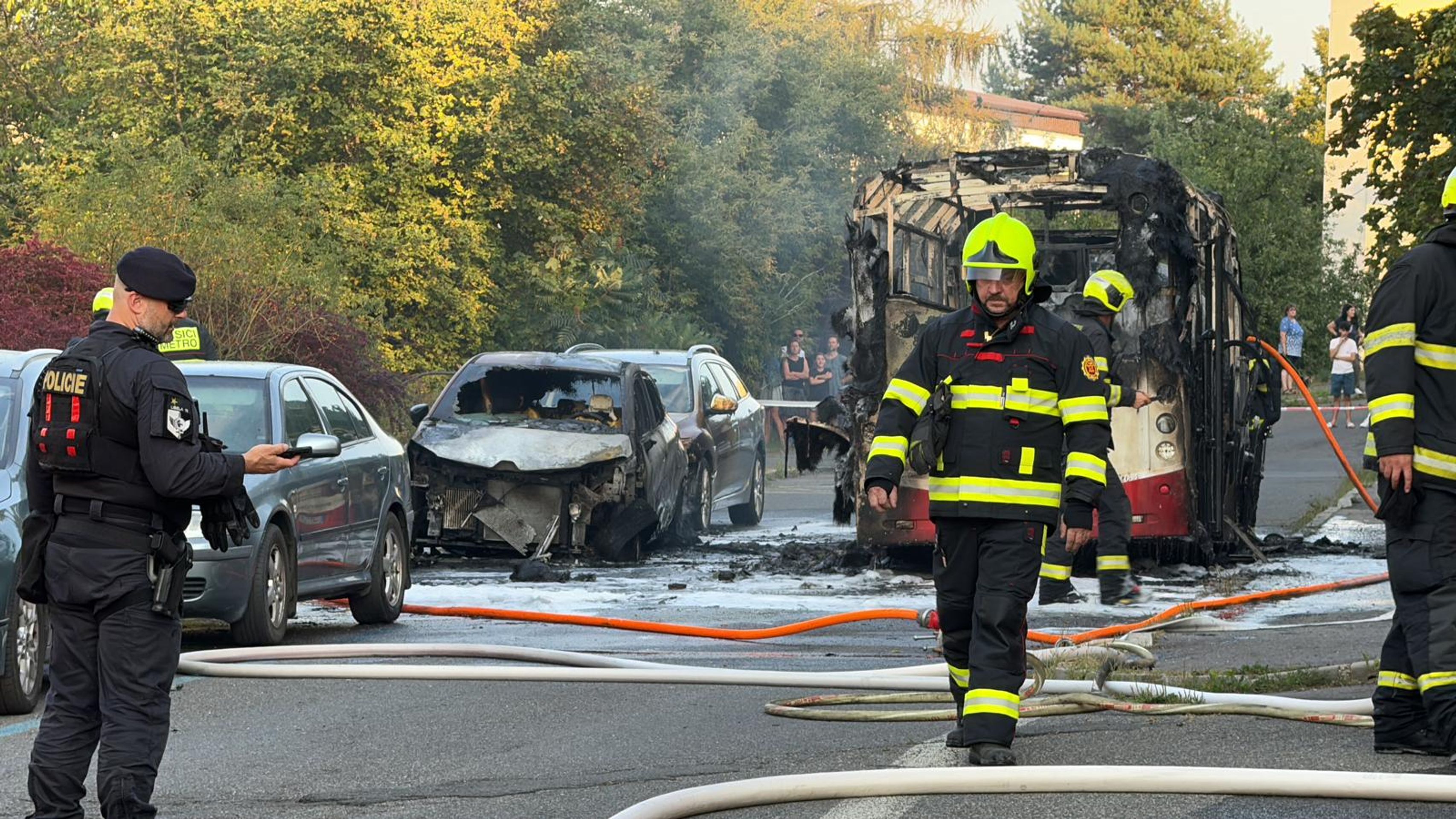 Požár autobusu - Požár autobusu v Praze (8/10)