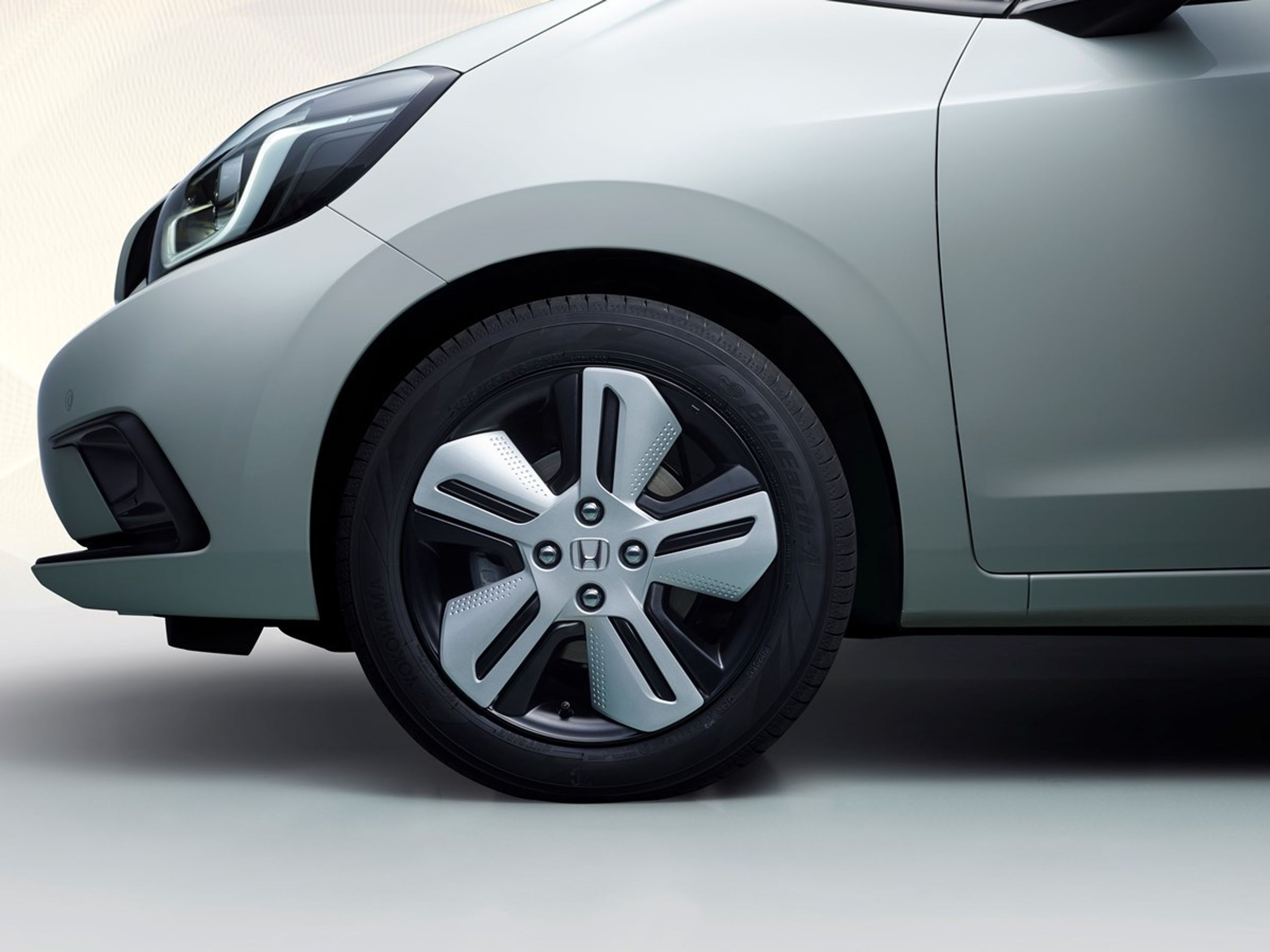 Nová Honda Jazz - 35 - Fotogalerie: Nový Jazz je střídmý zvenku a praktický uvnitř (16/22)