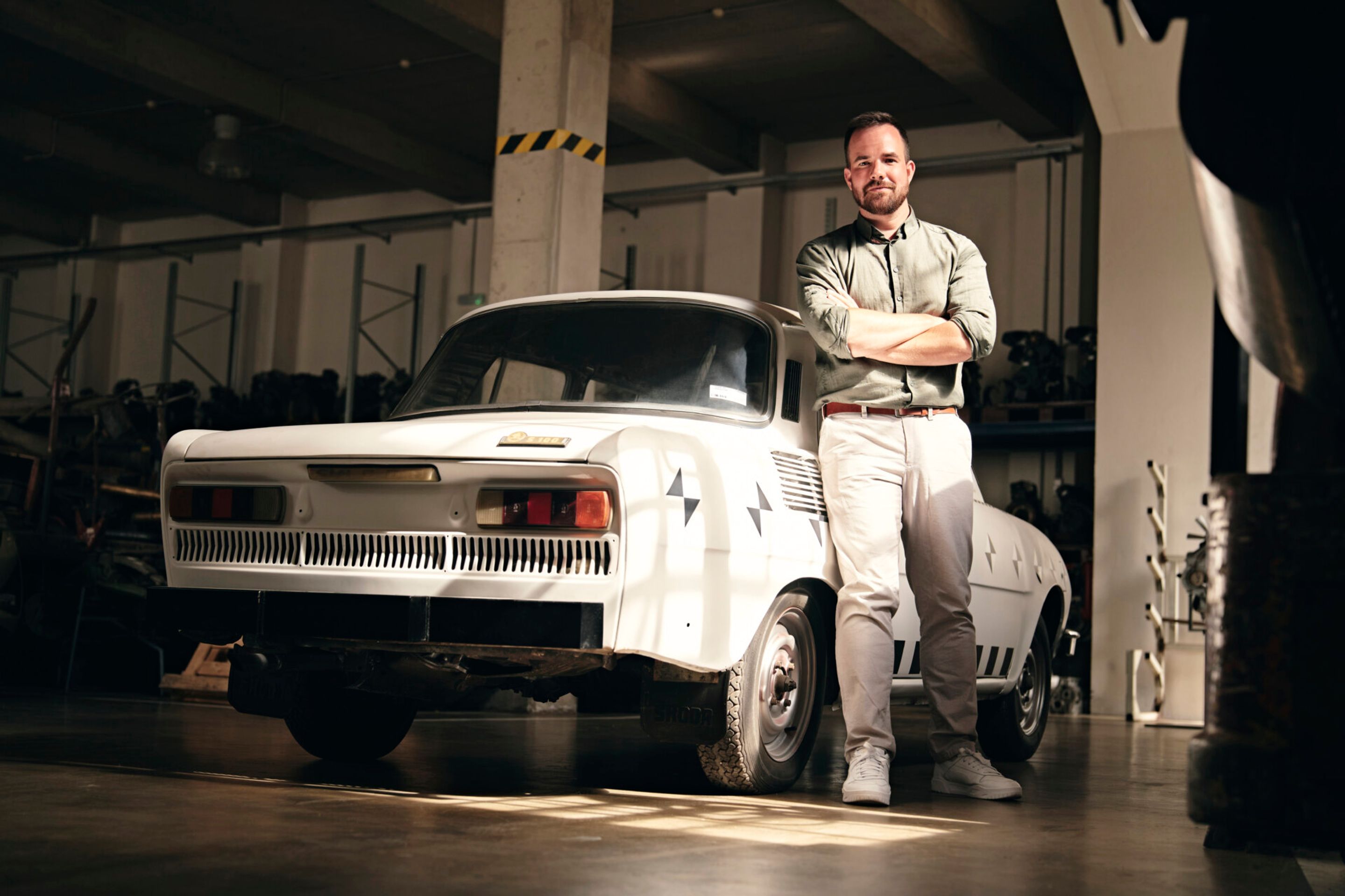 Designér Martin Paclt vytvořil moderní interpretaci legendární Škody 100 - Designér Martin Paclt vytvořil moderní interpretaci legendární Škody 100 (8/9)