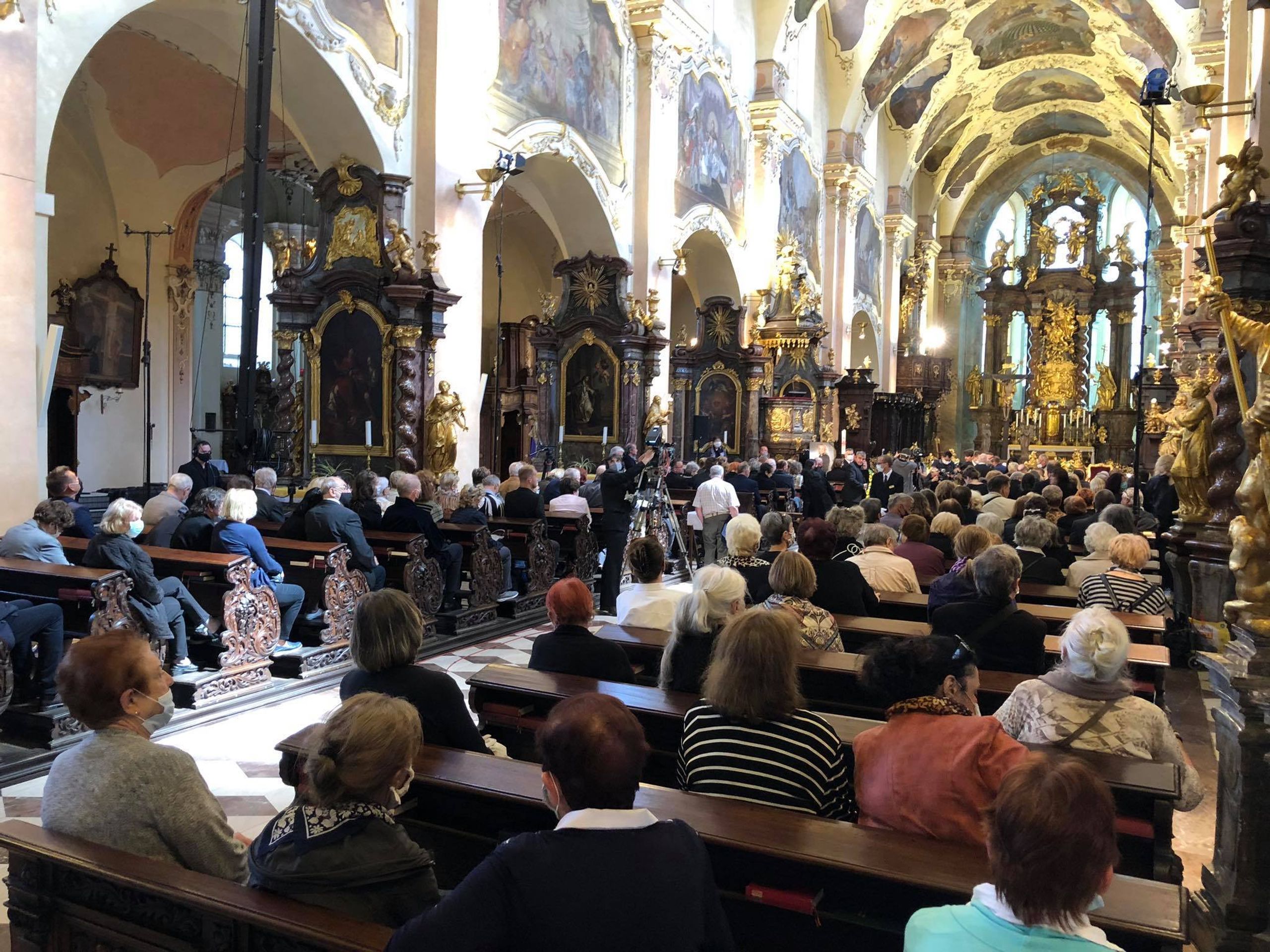 Mše za Evu Pilarovou - 1 - GALERIE: Mše za Evu Pilarovou (5/19)