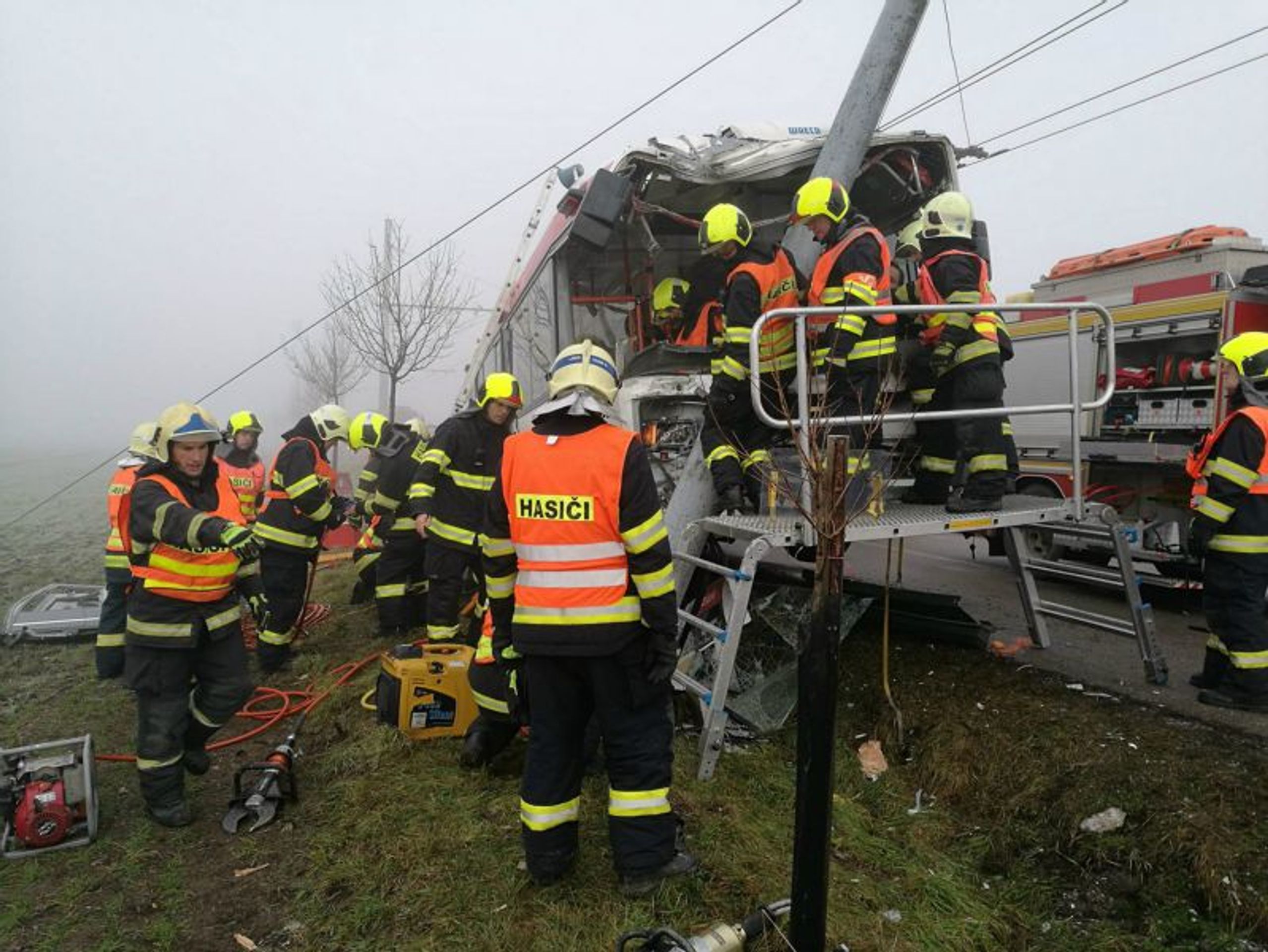 Nehoda trolejbusu v Brně směrem na Šlapanice - GALERIE: Nehoda trolejbusu v Brně (7/9)