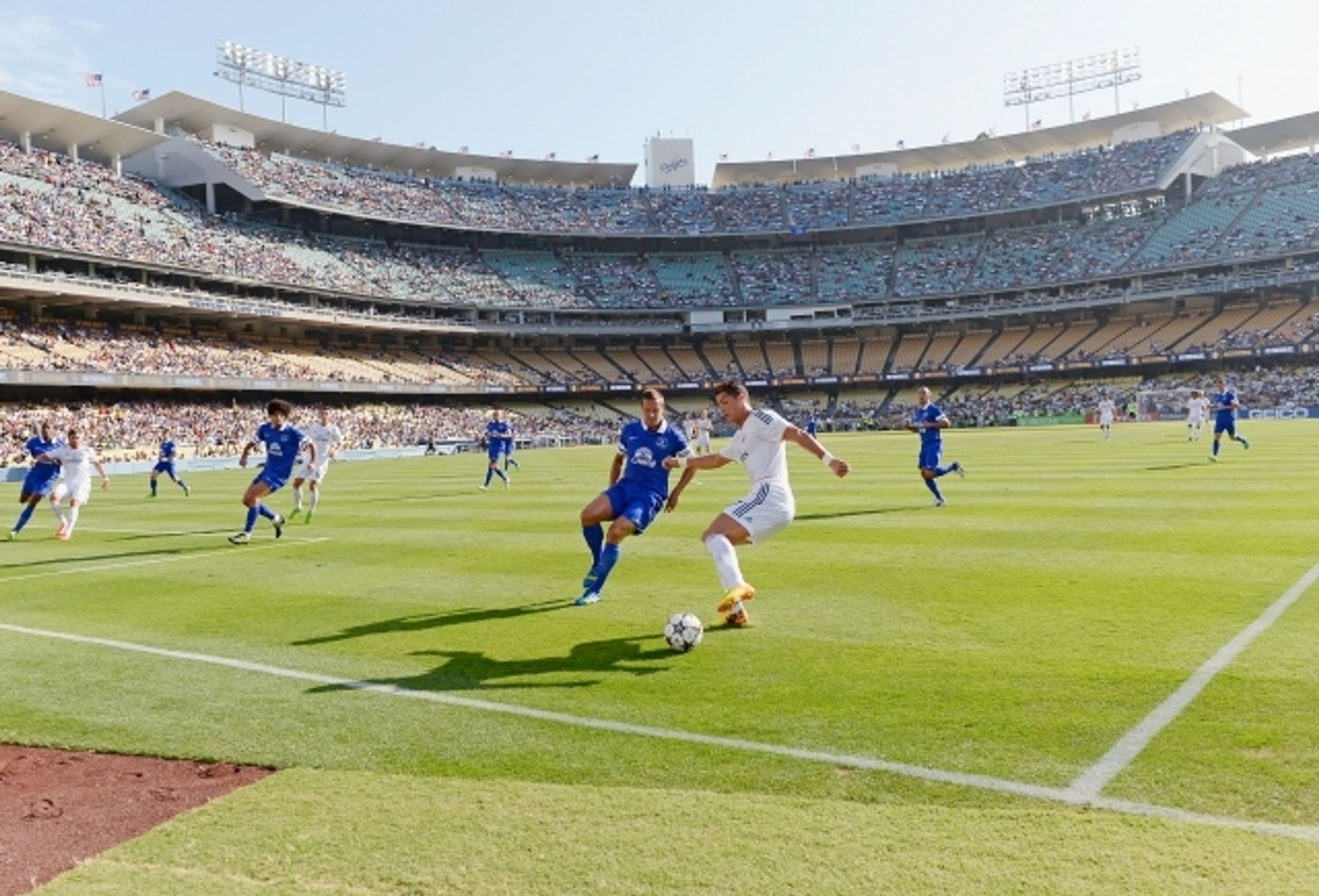 Real Madrid na baseballovém stadionu - 2 - GALERIE: Fotbal na baseballovém stadionu (2/6)