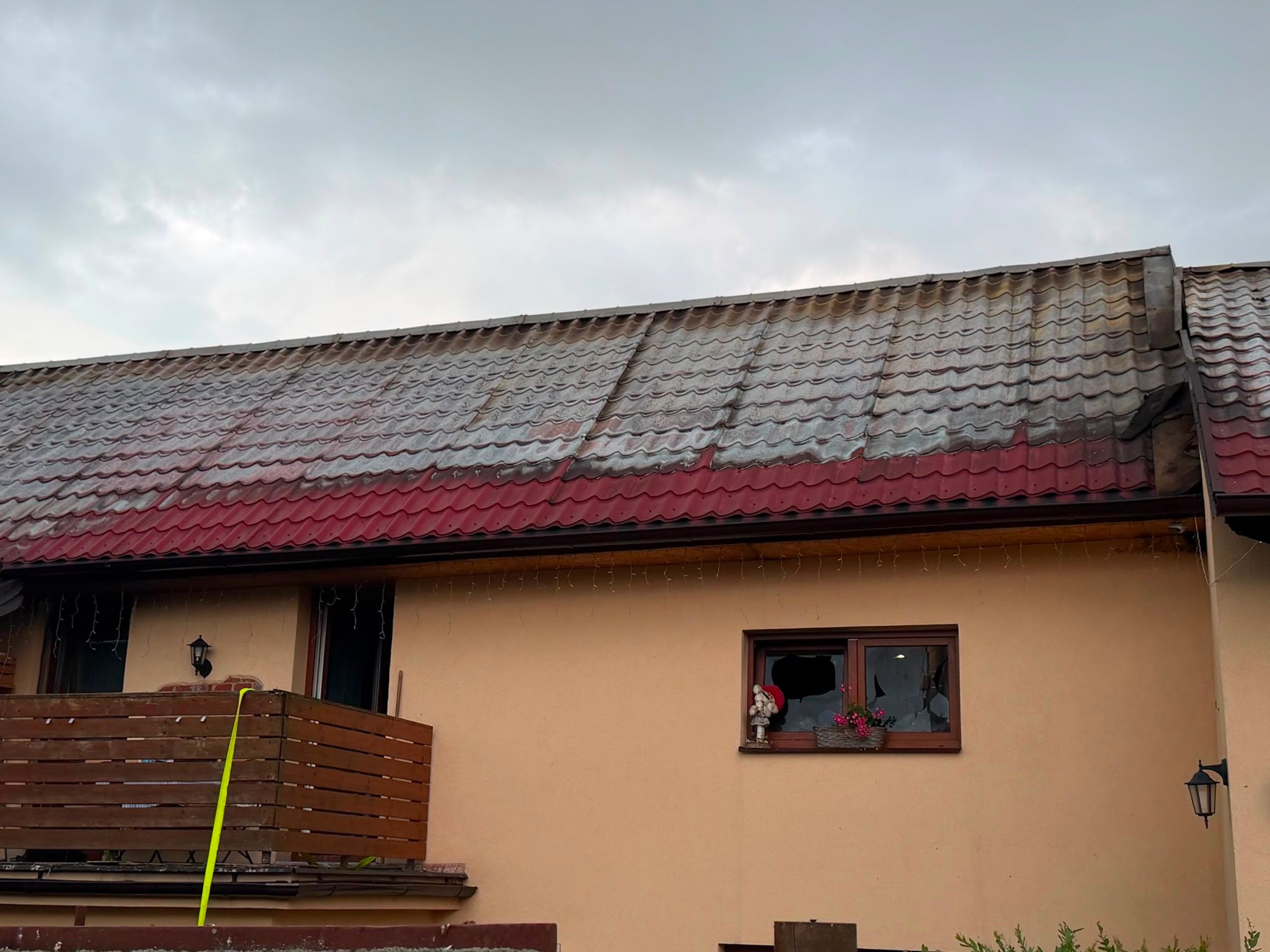 Požár domu na Mělnicku - Rodině ze Střem shořel dům (19/19)